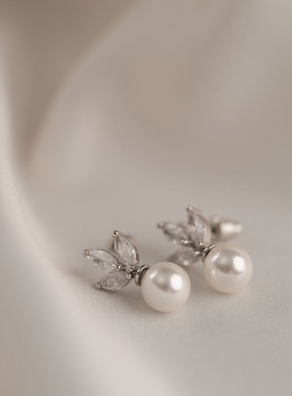Willow - Silver Pearl Earring