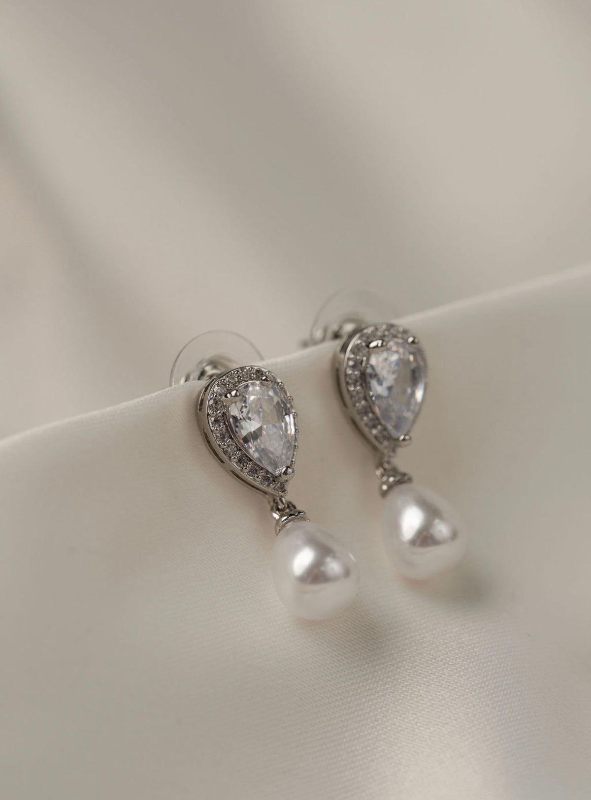 Rachel - Silver Pearl Earring