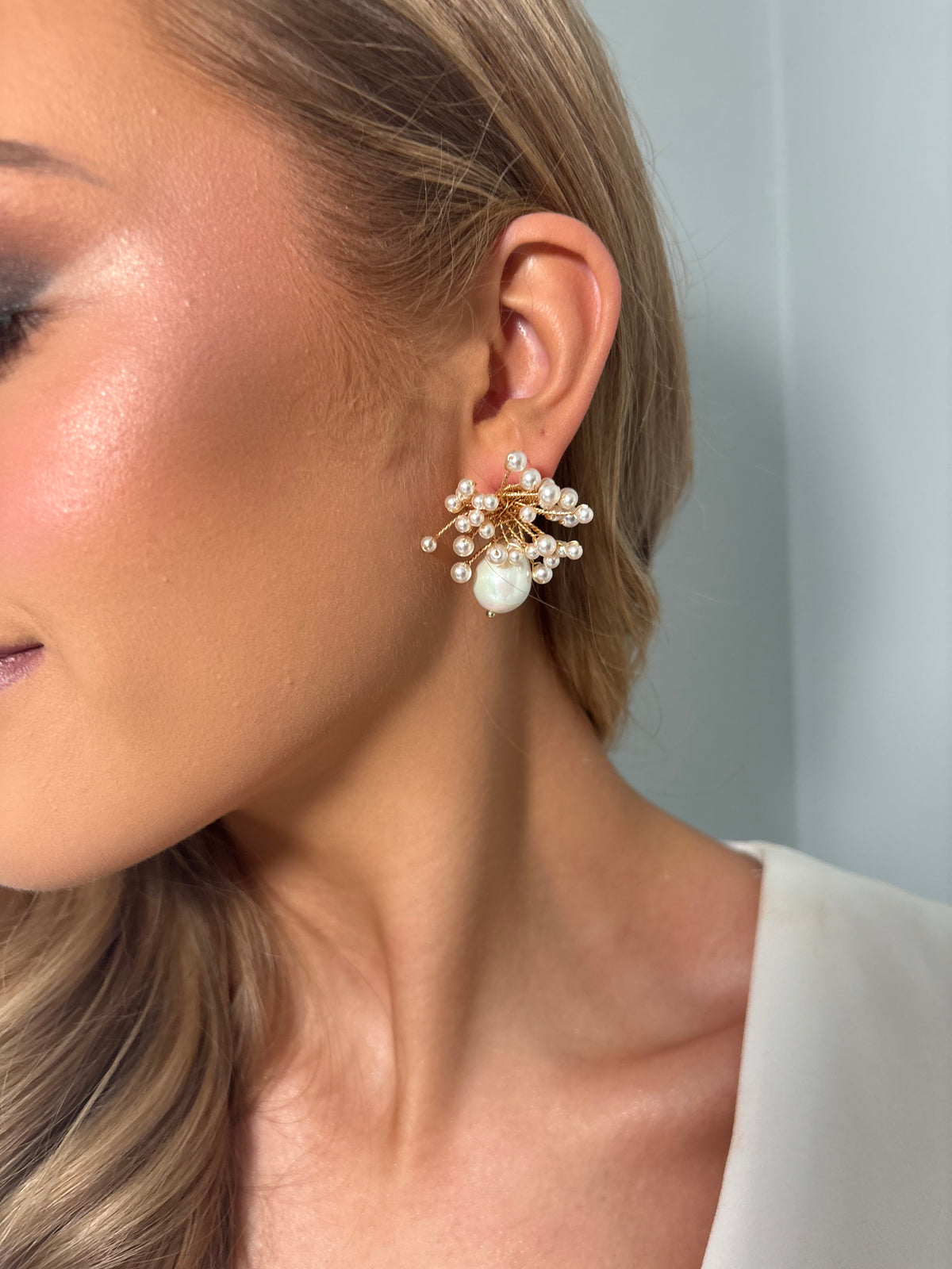 Sofia - Gold Pearl Earring
