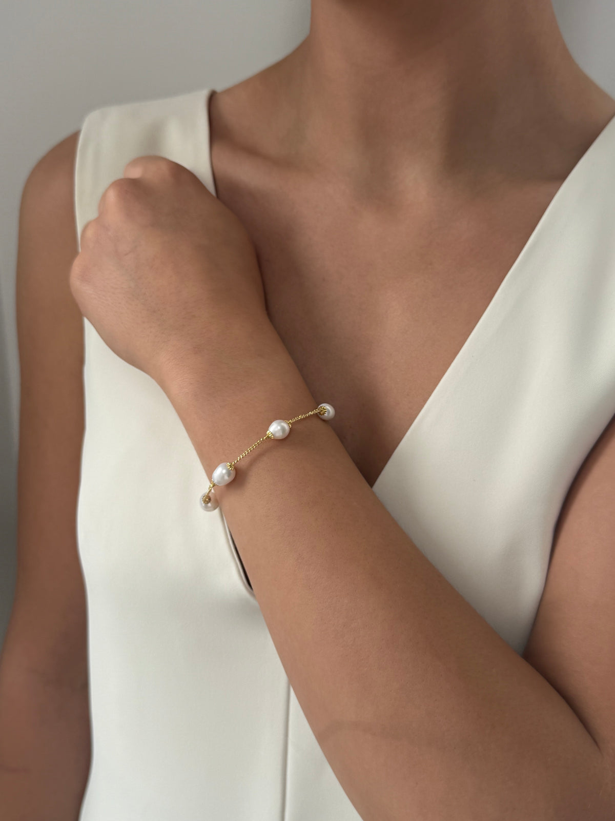 August - Gold Pearl Bracelet