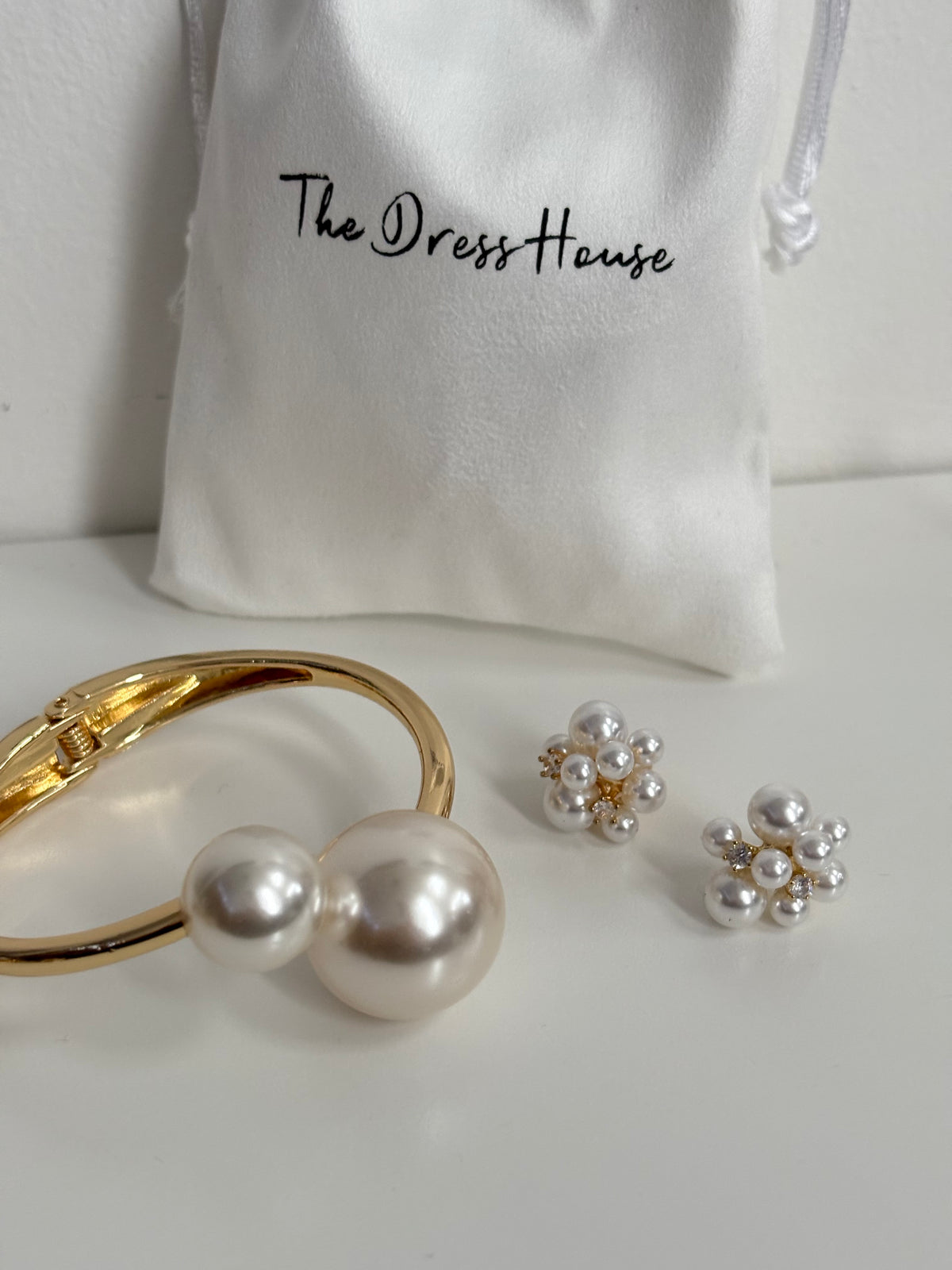 Dress House Gift Set 70 - Gold Pearl Bangle Earring