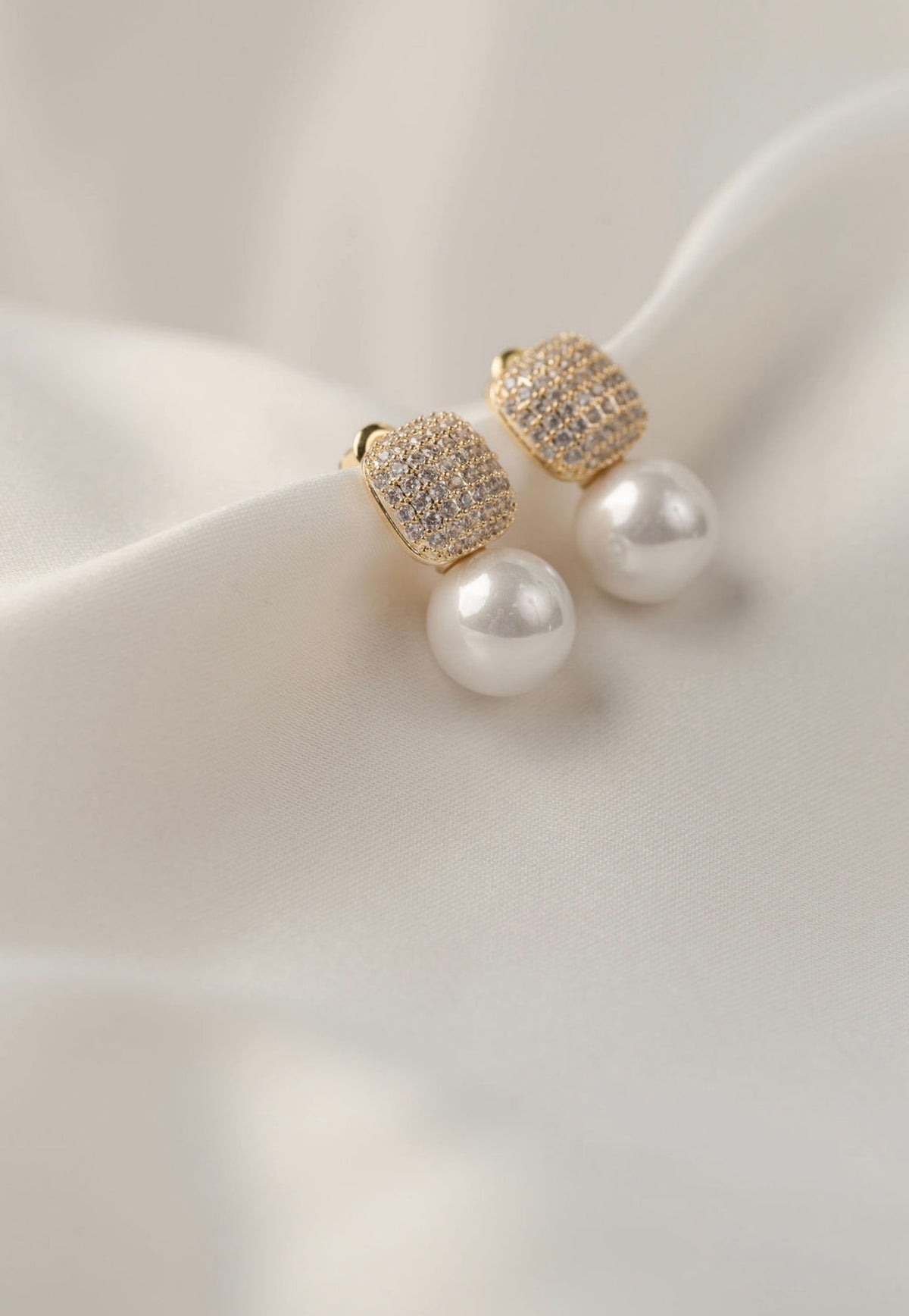 Hanna Daisy - Gold Pearl Bracelet Earring Gift Set