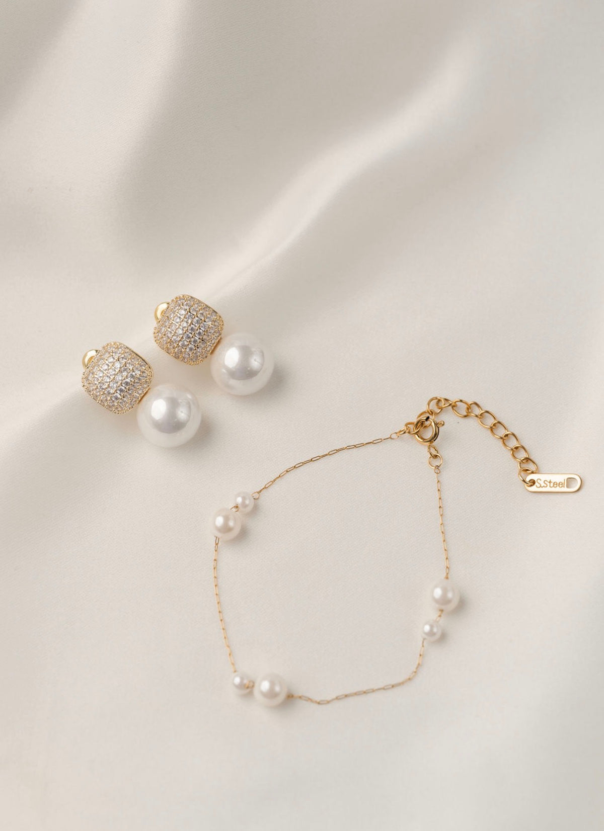 Hanna Daisy - Gold Pearl Bracelet Earring Gift Set
