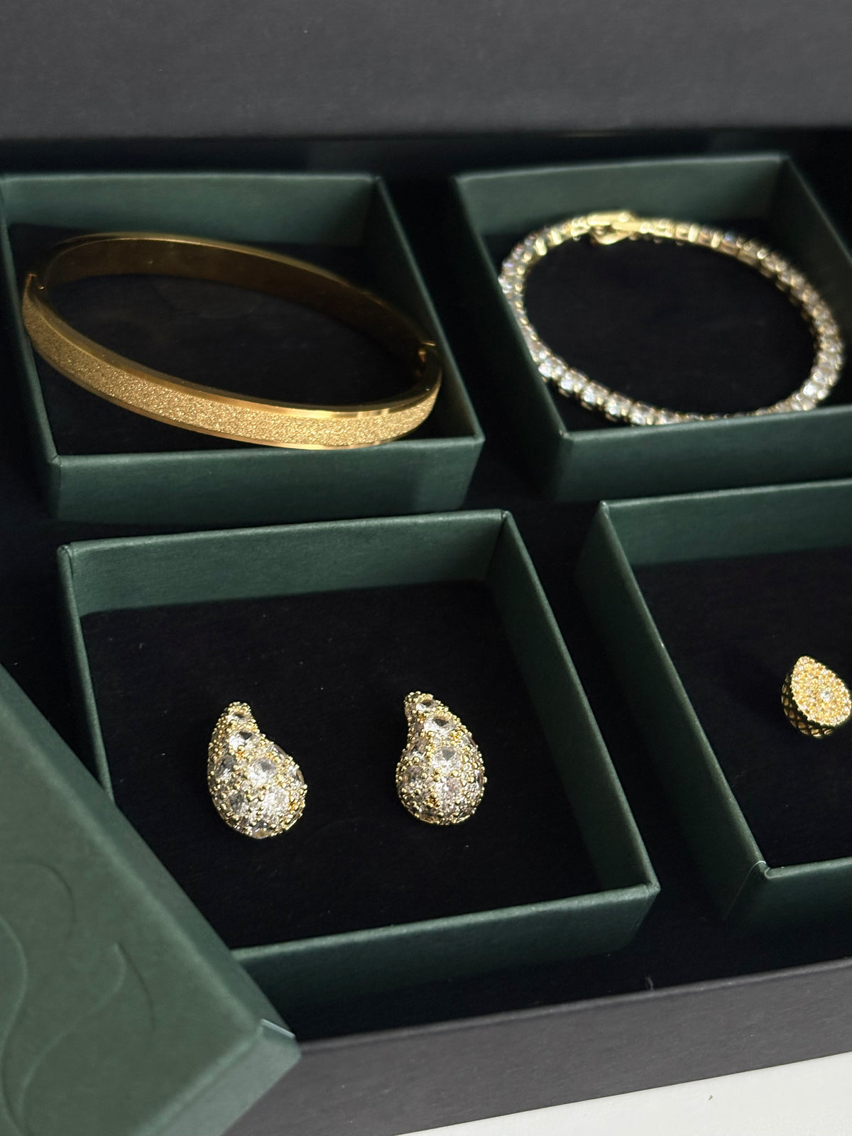 TDH Gift Box 24 - Gold Earring Bracelet