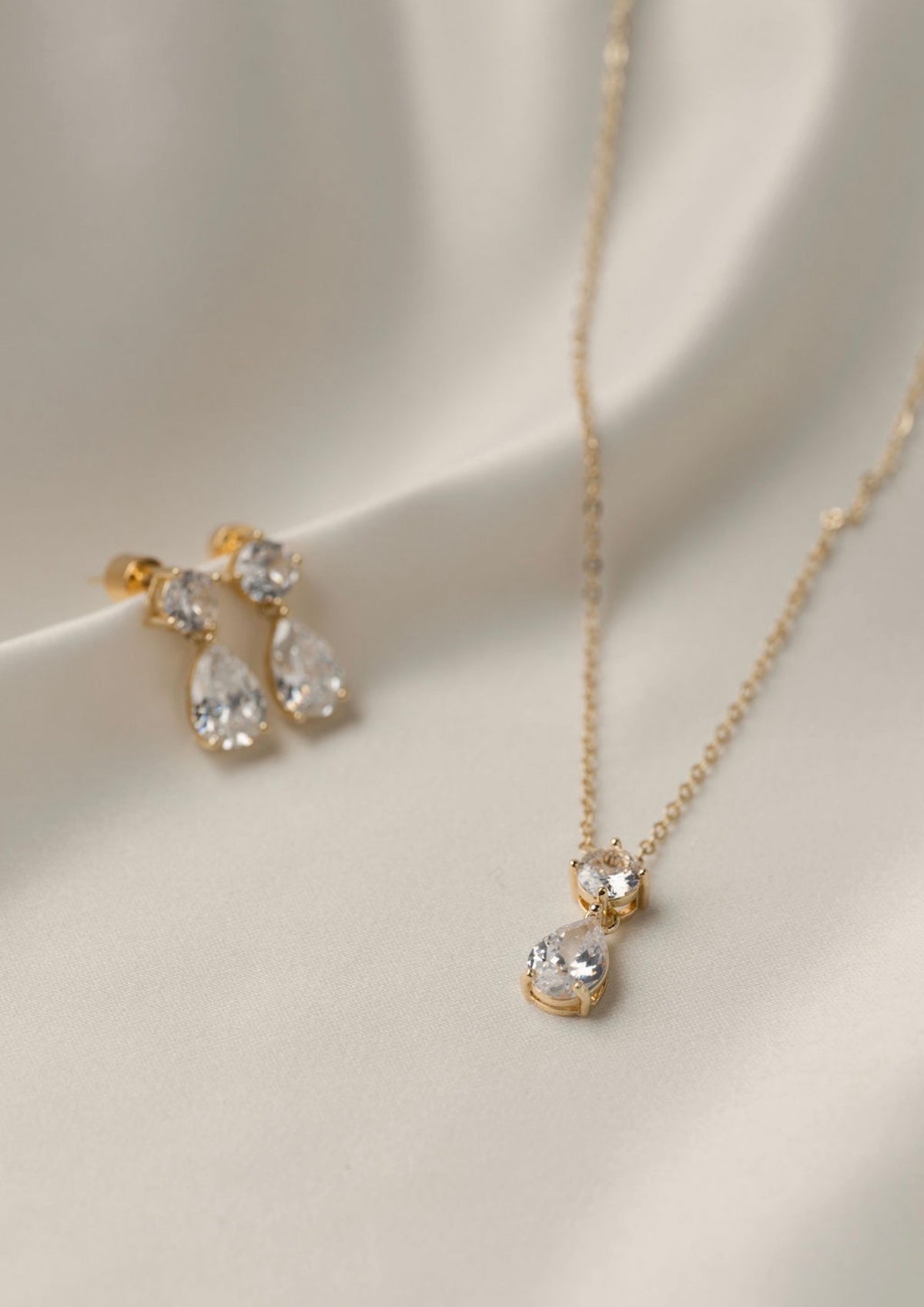 Isobel - Gold Diamonte Earring Necklace Set