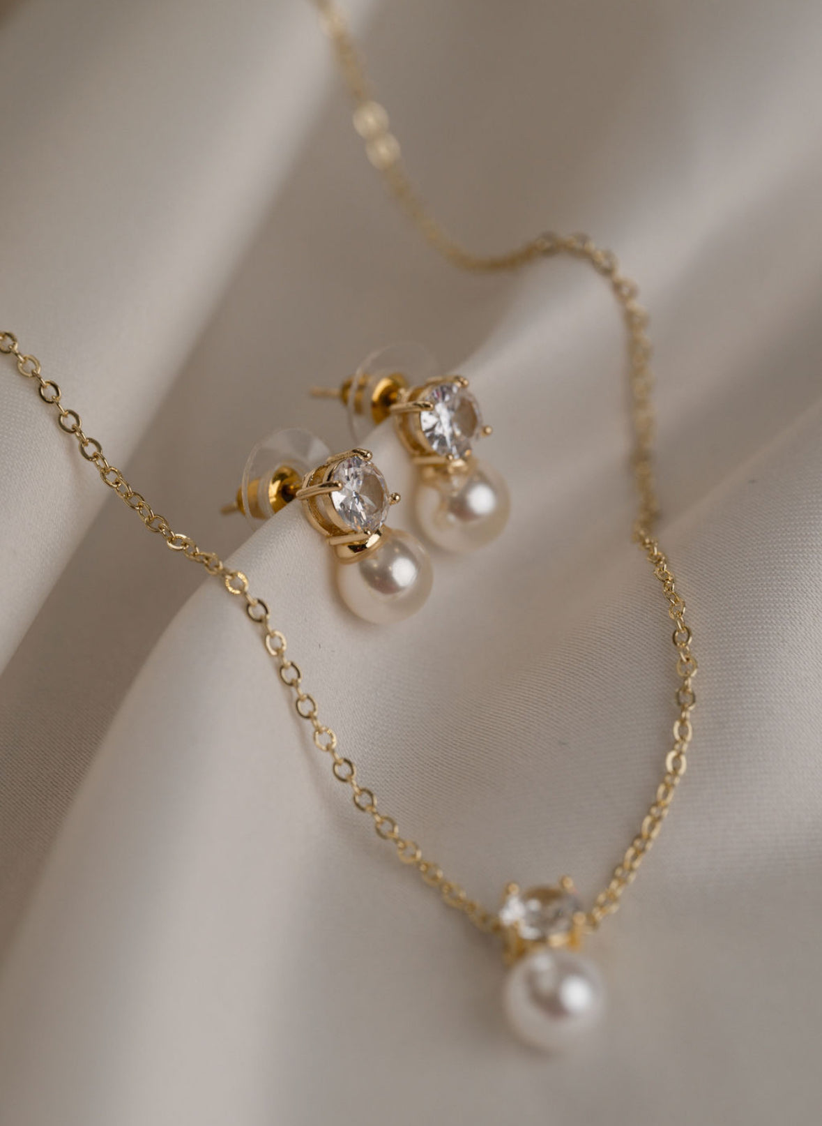 Alice - Gold Pearl Necklace