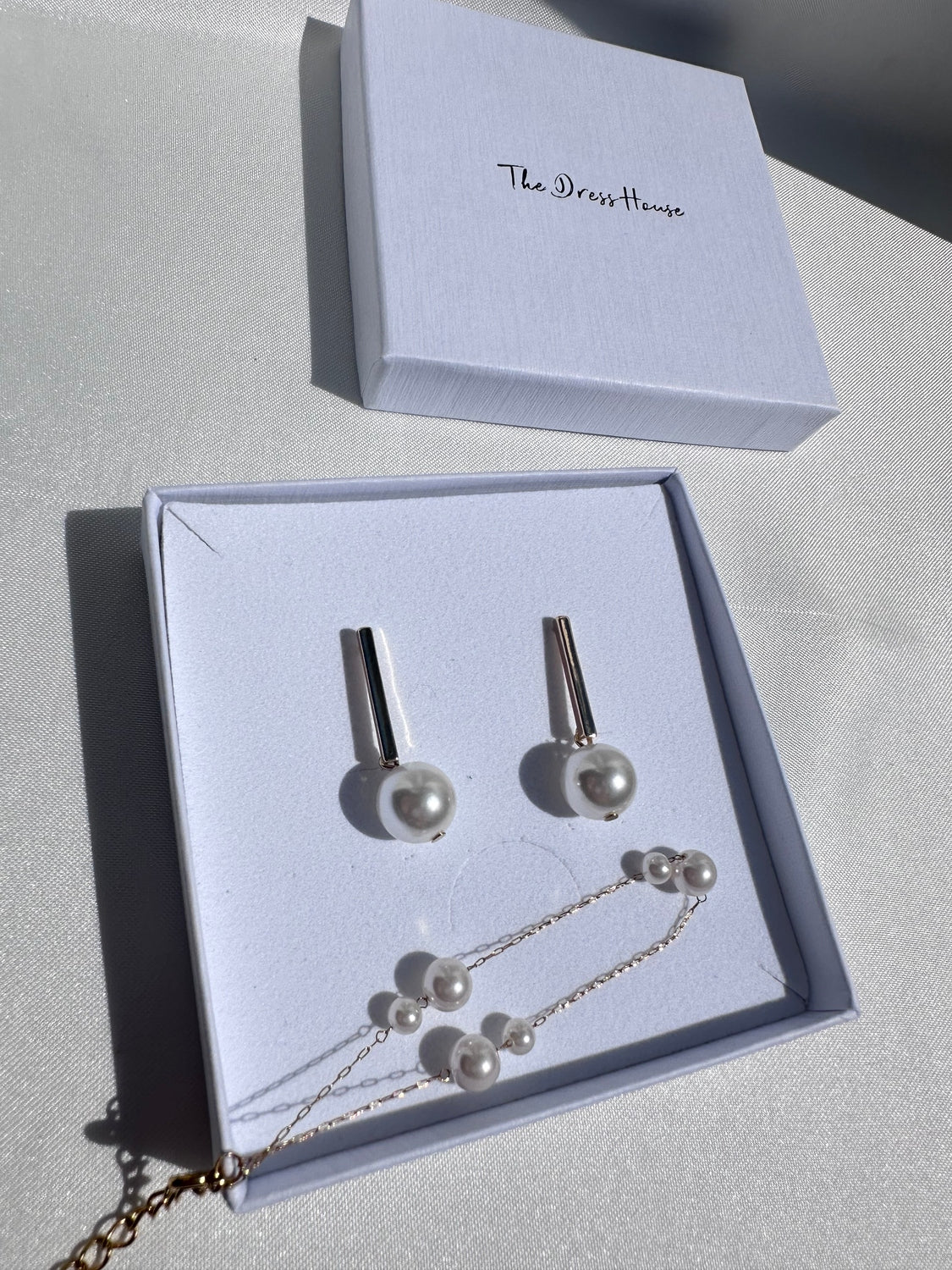 Jocelyn Daisy - Pearl Gold Bracelet Earring Gift Set