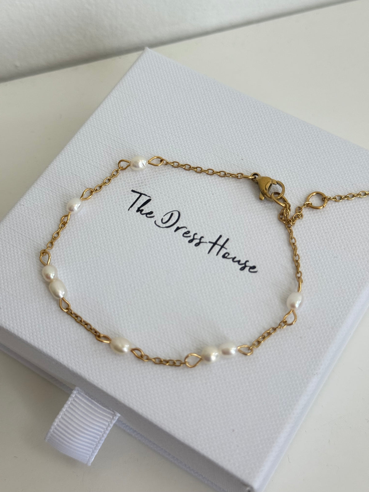 Nora - Gold Pearl Bracelet