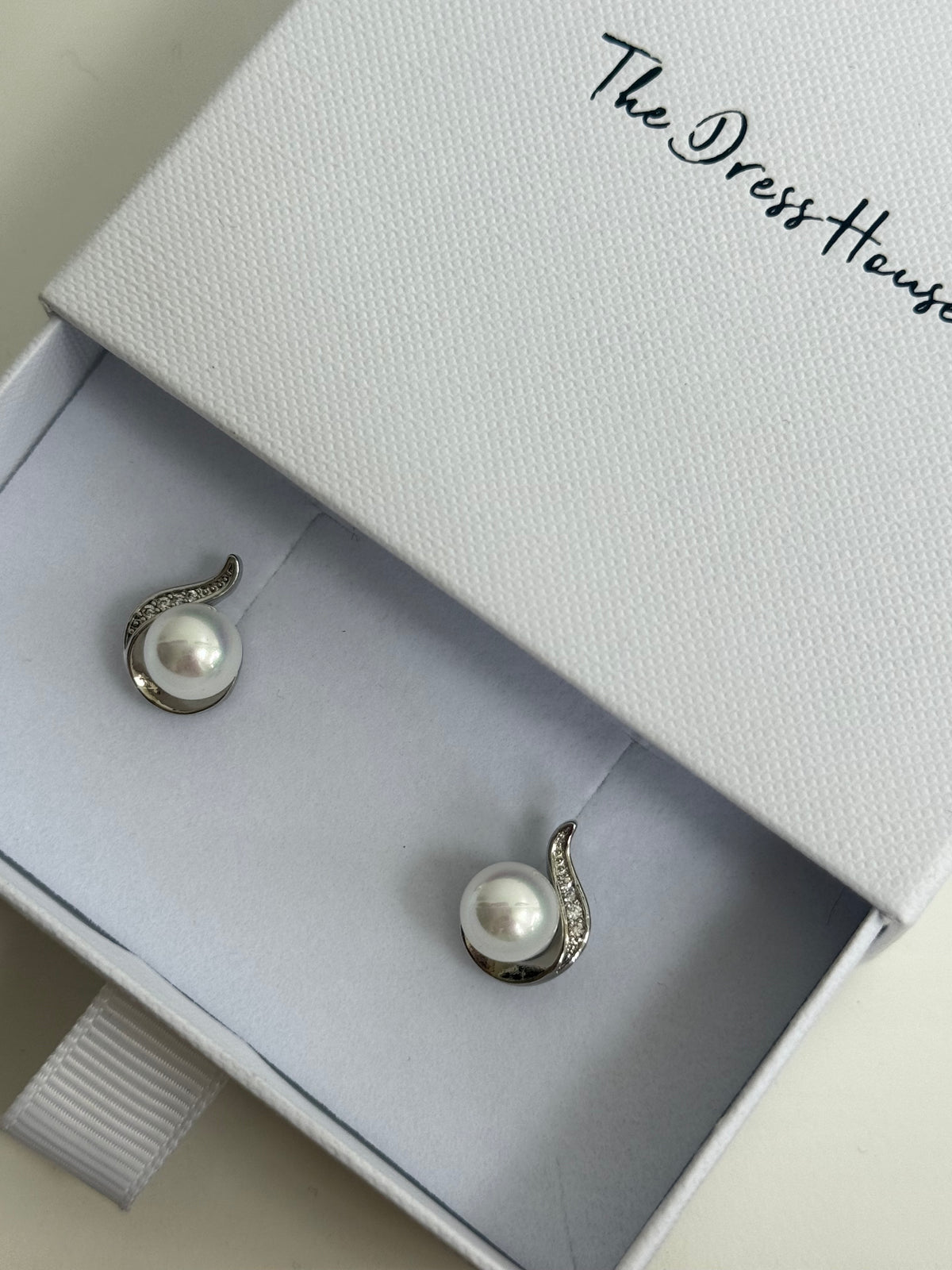 Chloe - Silver Pearl Earring