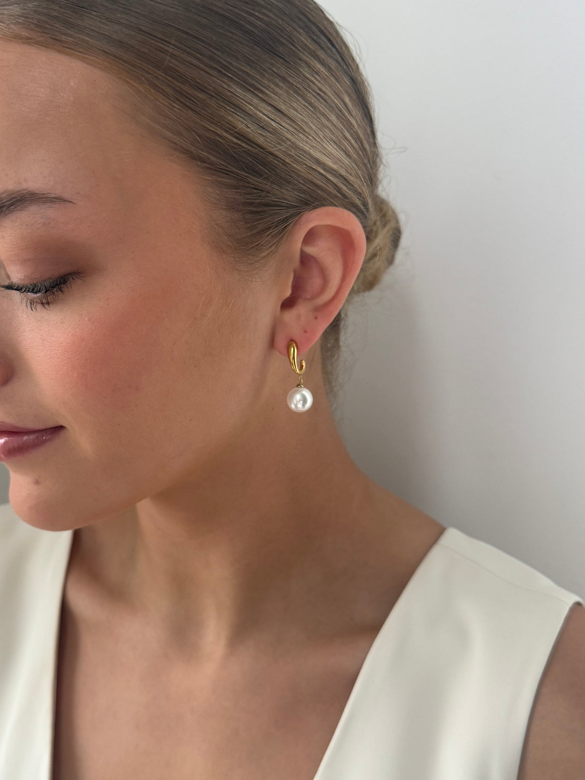 Demi - Gold Pearl Earring