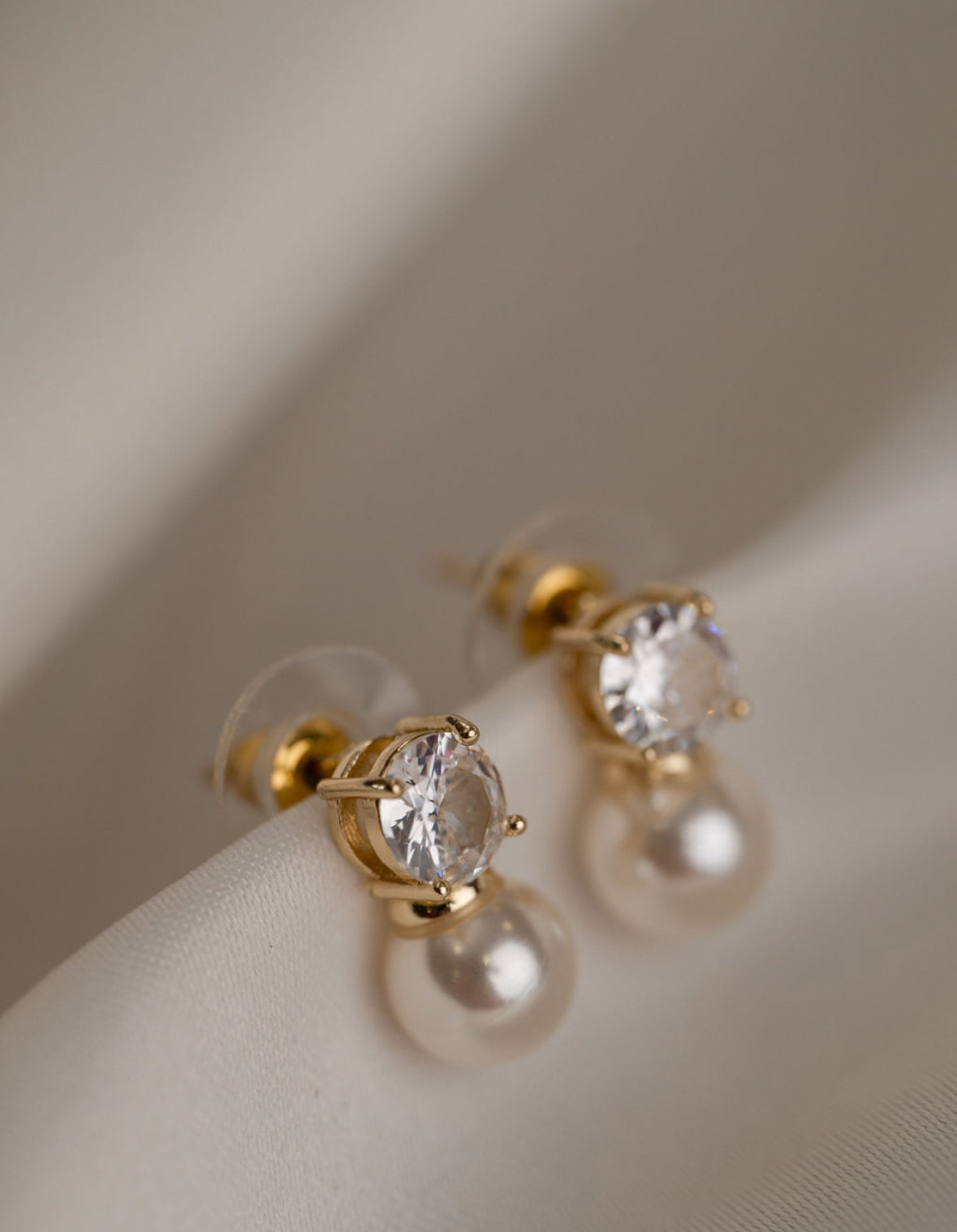 Alice - Gold Pearl Earring