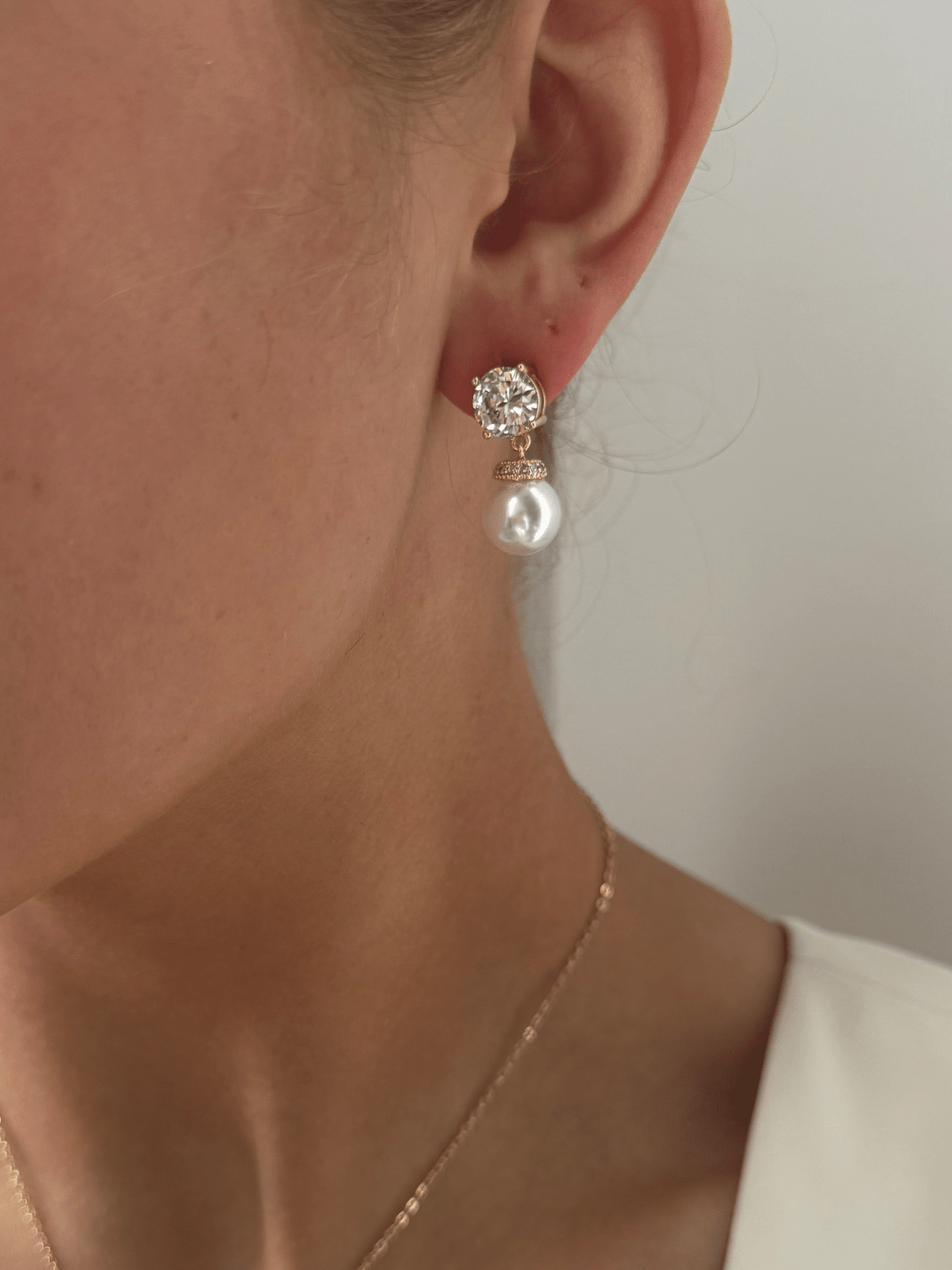 Anya - Gold Pearl Earring