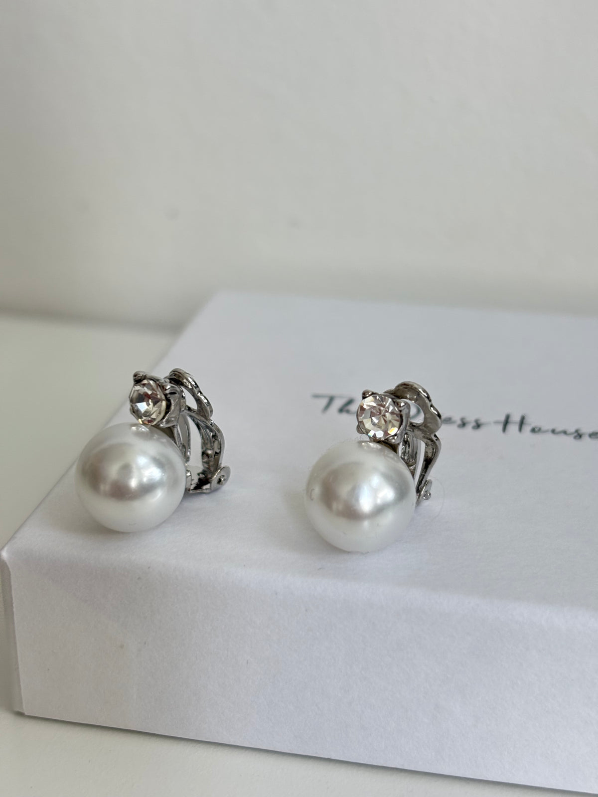 Roxie - Silver Pearl Clip On Earring
