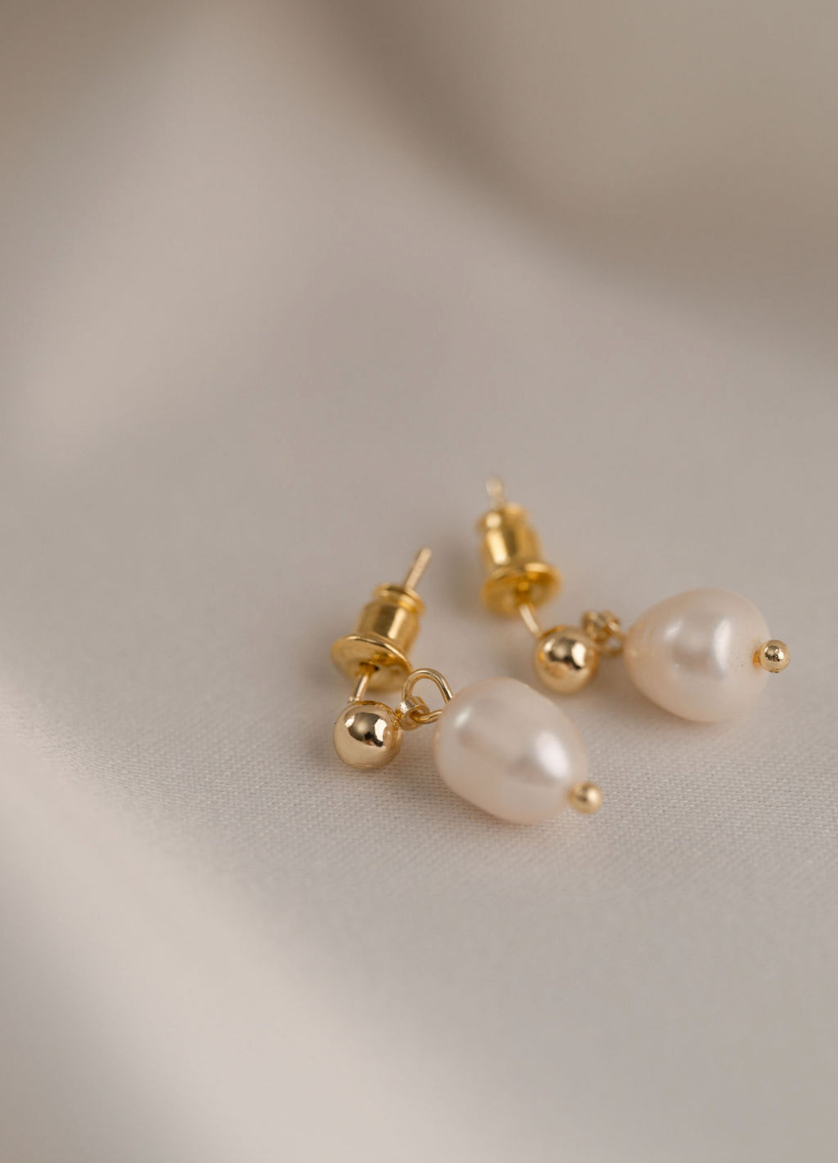 Suzanne - Pearl Gold Earring