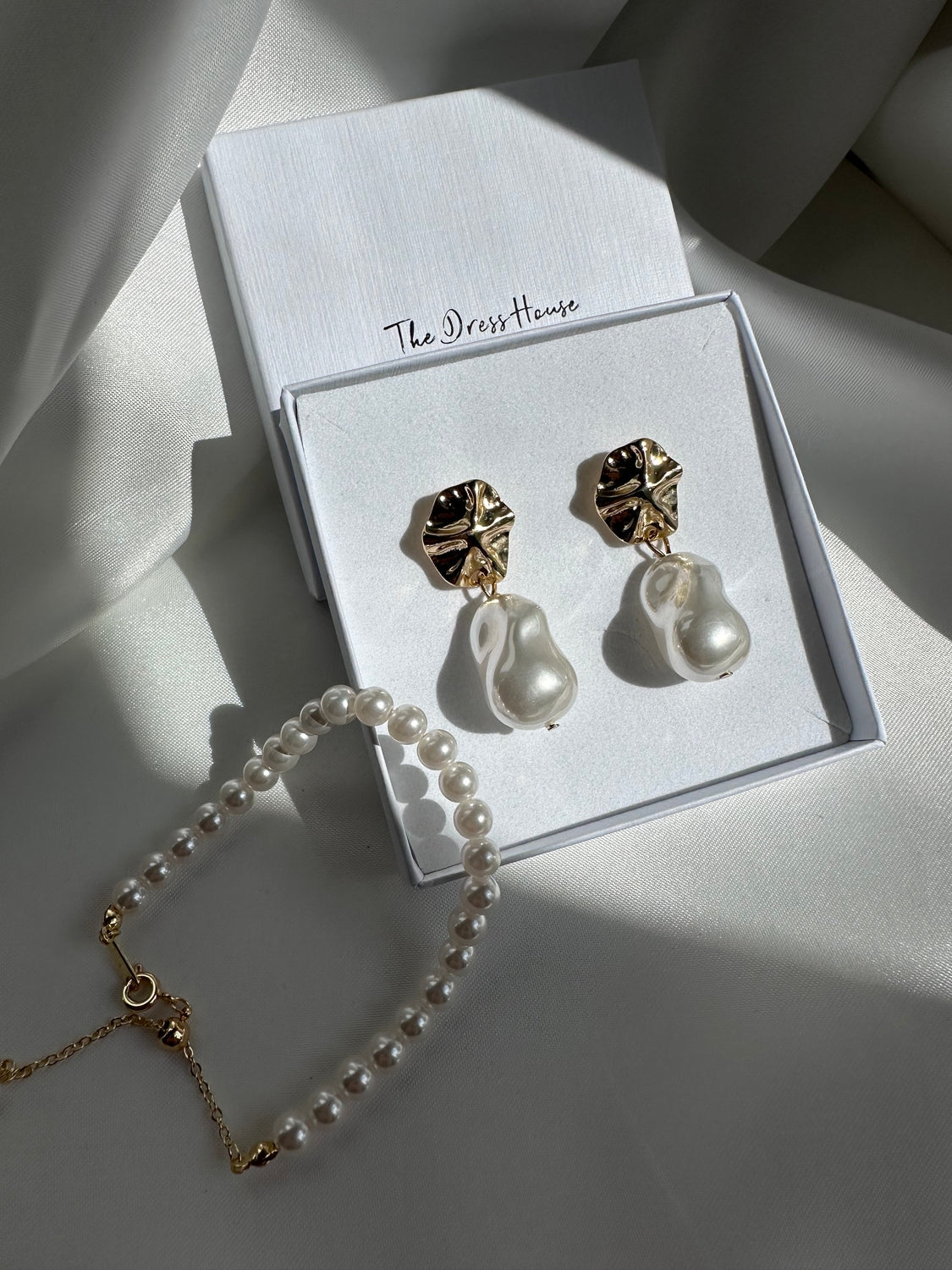 Matilda Indigo - Pearl Gold Bracelet Earring Set