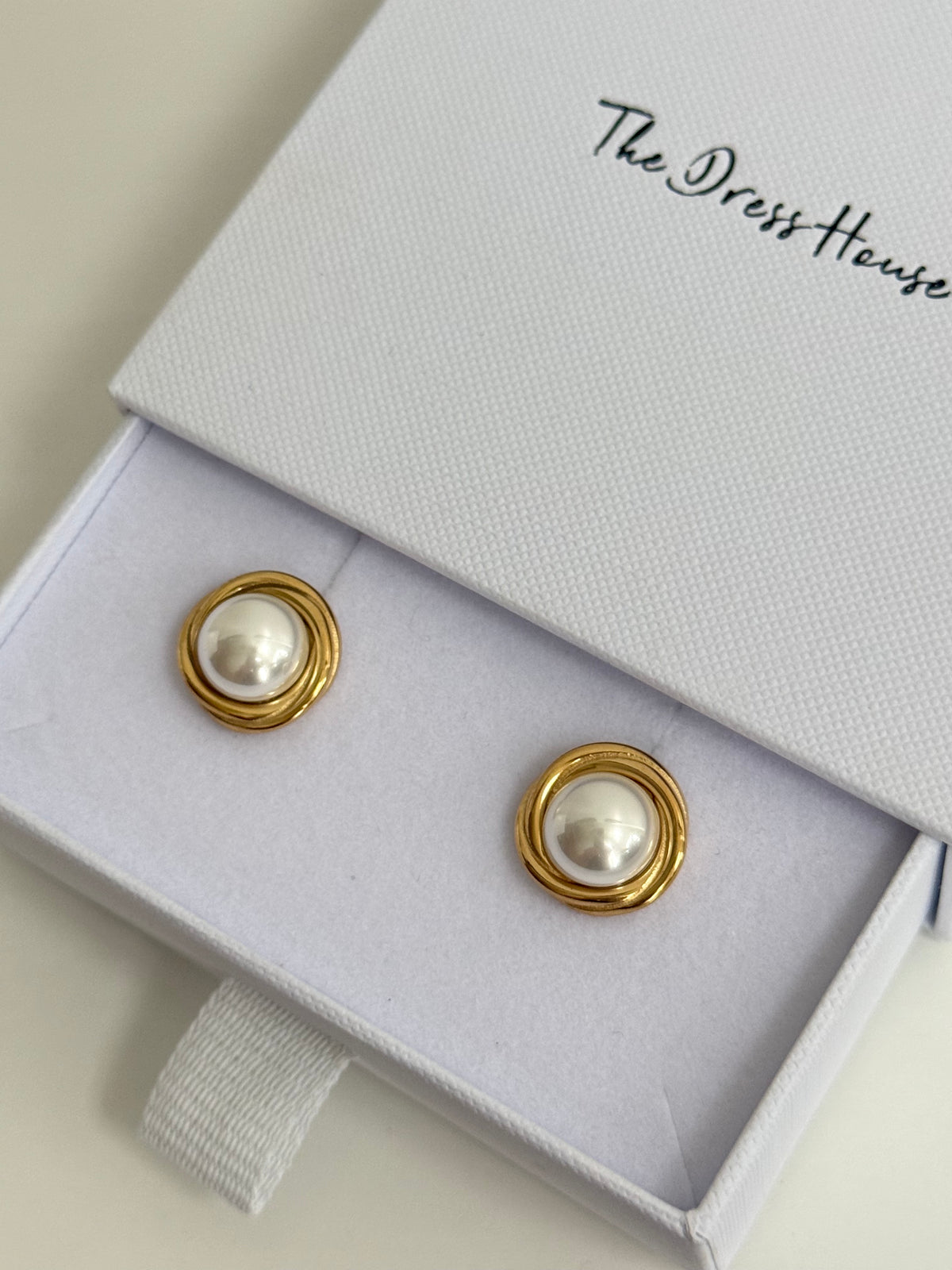 Nieve - Gold Pearl Earring