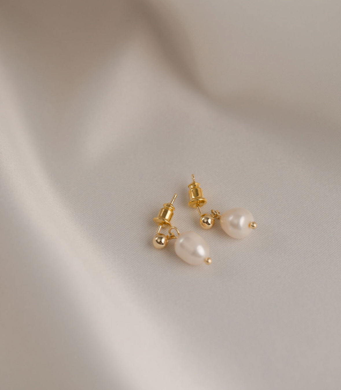 Suzanne - Pearl Gold Earring