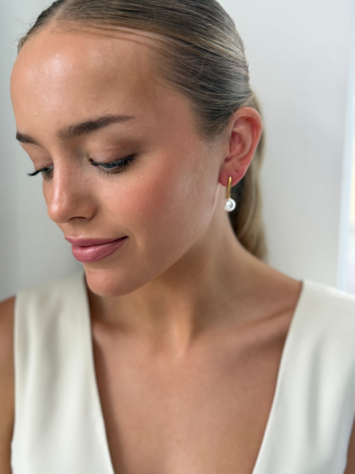 Aida - Gold Pearl Earring