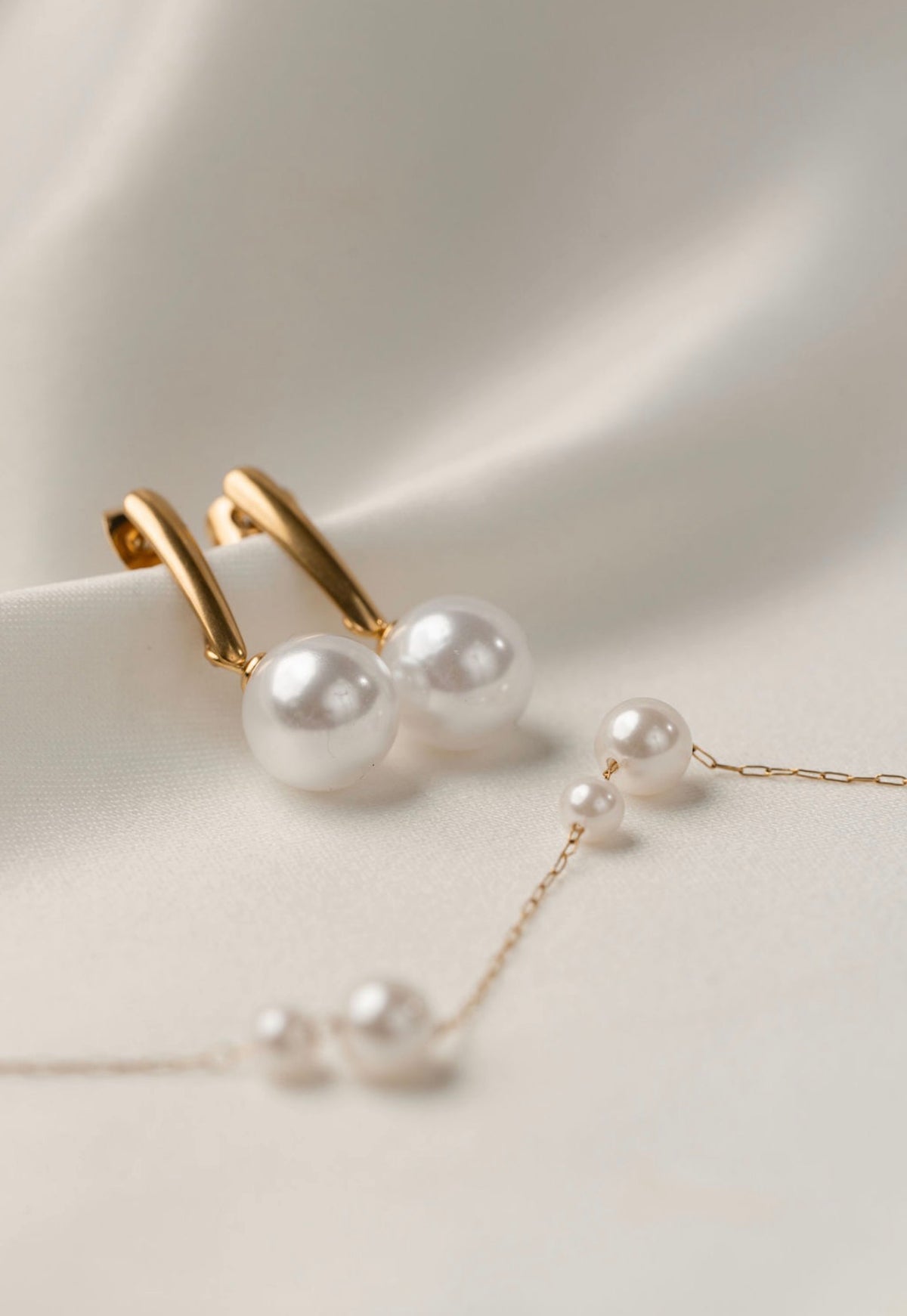 Aida Daisy - Gold Pearl Earring Bracelet