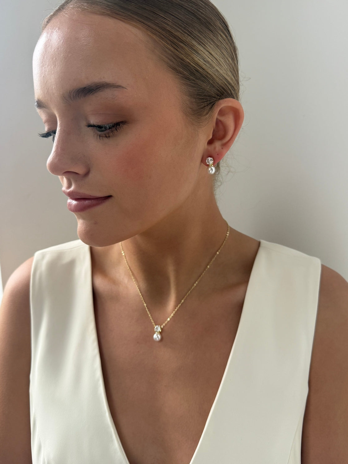 Alice - Gold Pearl Earring