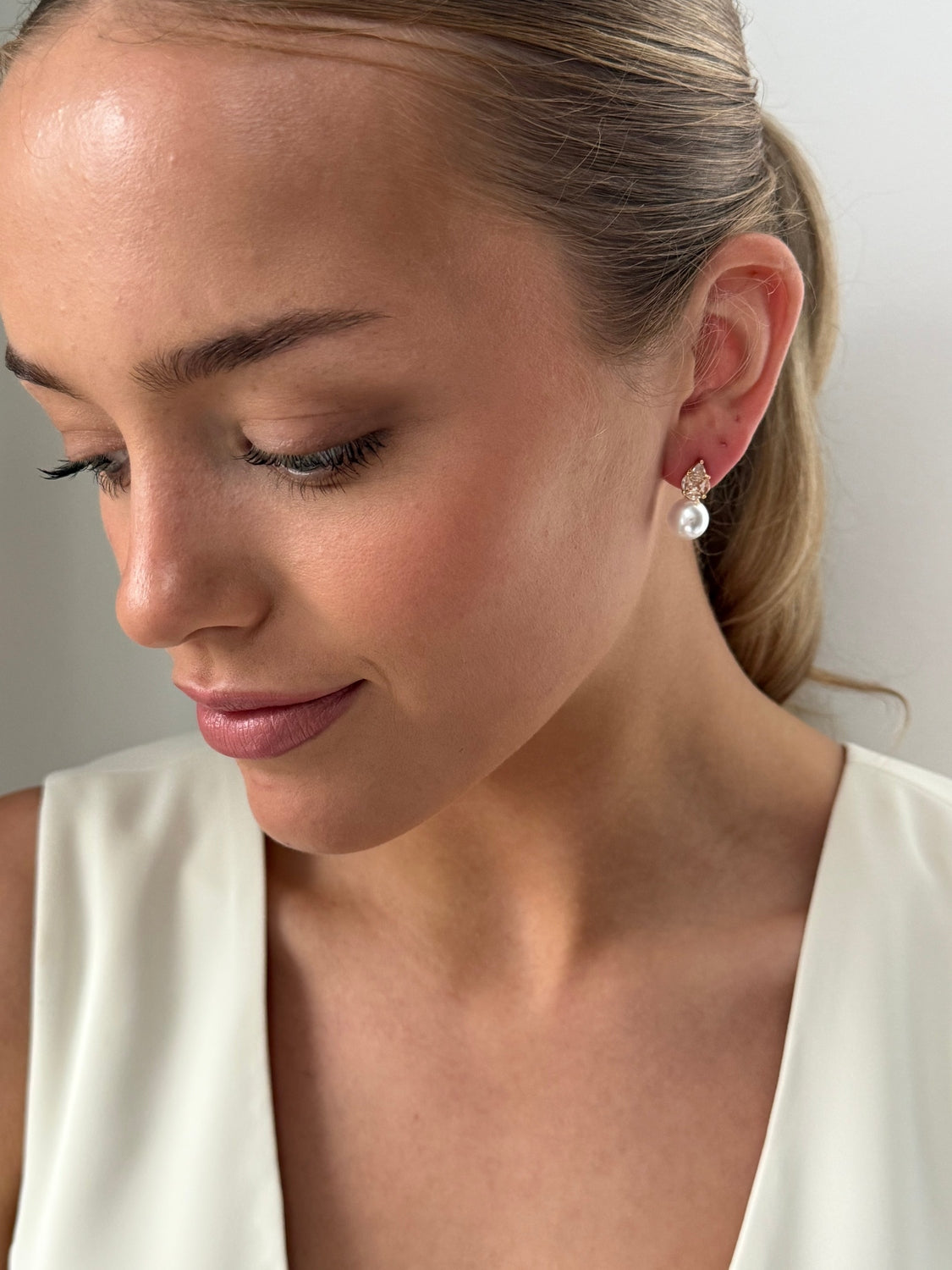 Abby - Silver Pearl Earring