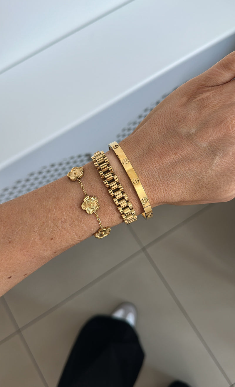 Sara gold bangle set