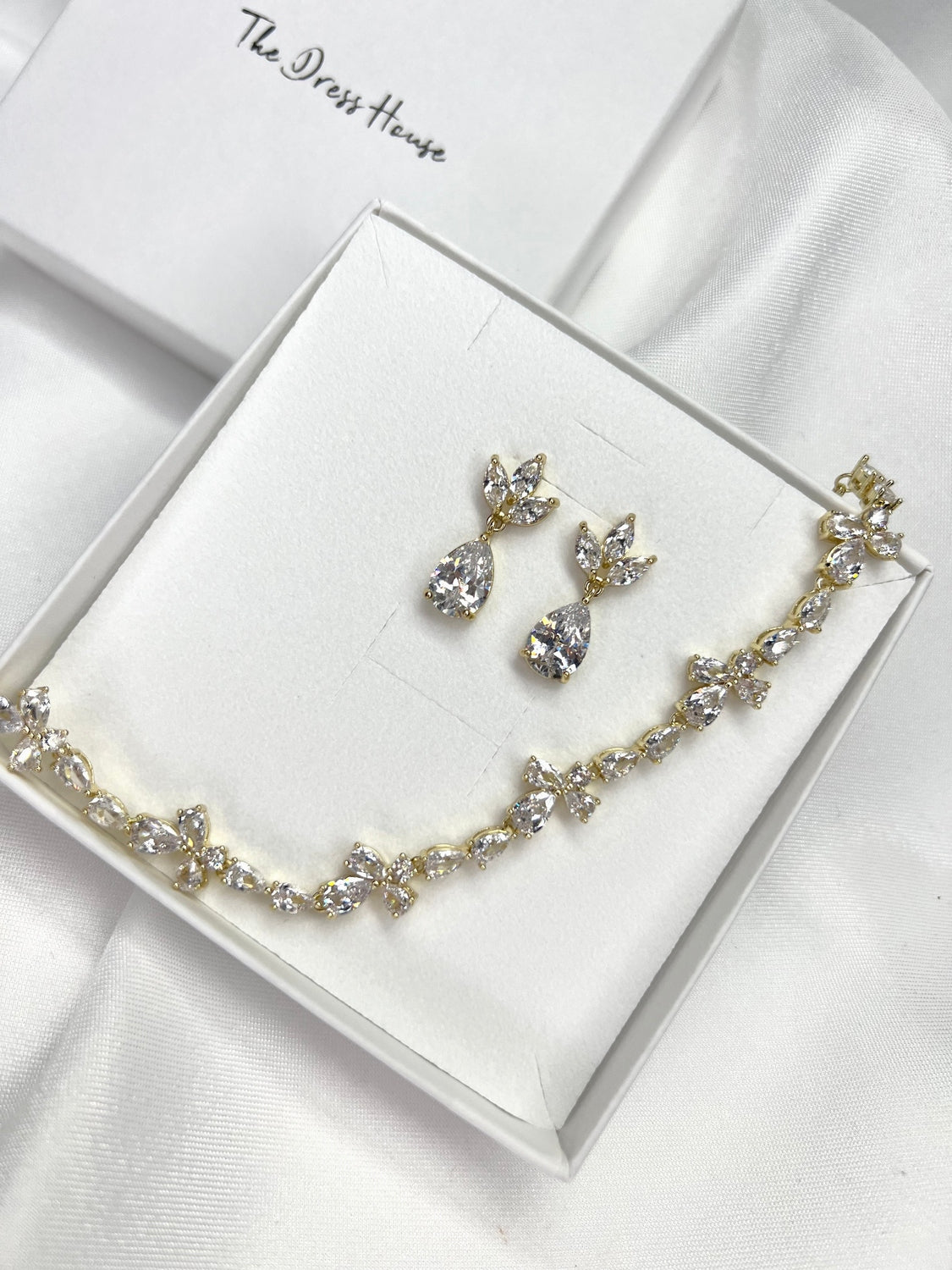Alexa gold bracelet set 
