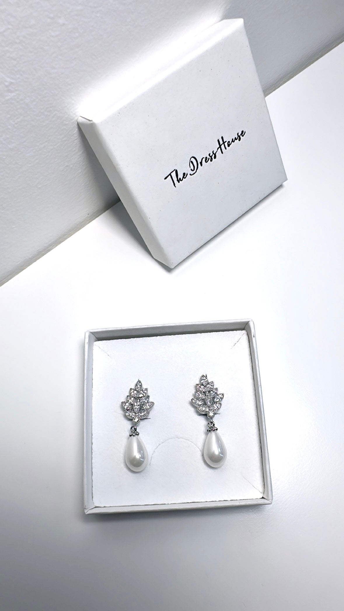 Lily clip on earrings 