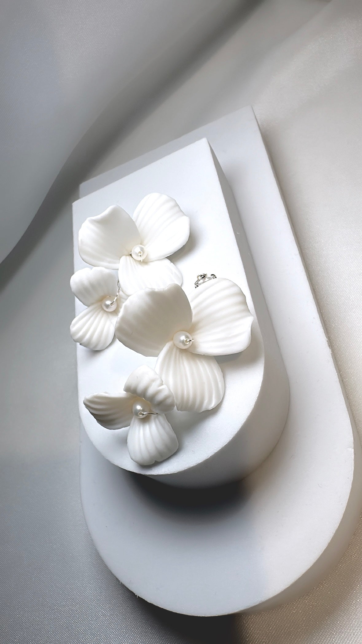 Tonia silver ceramic earring