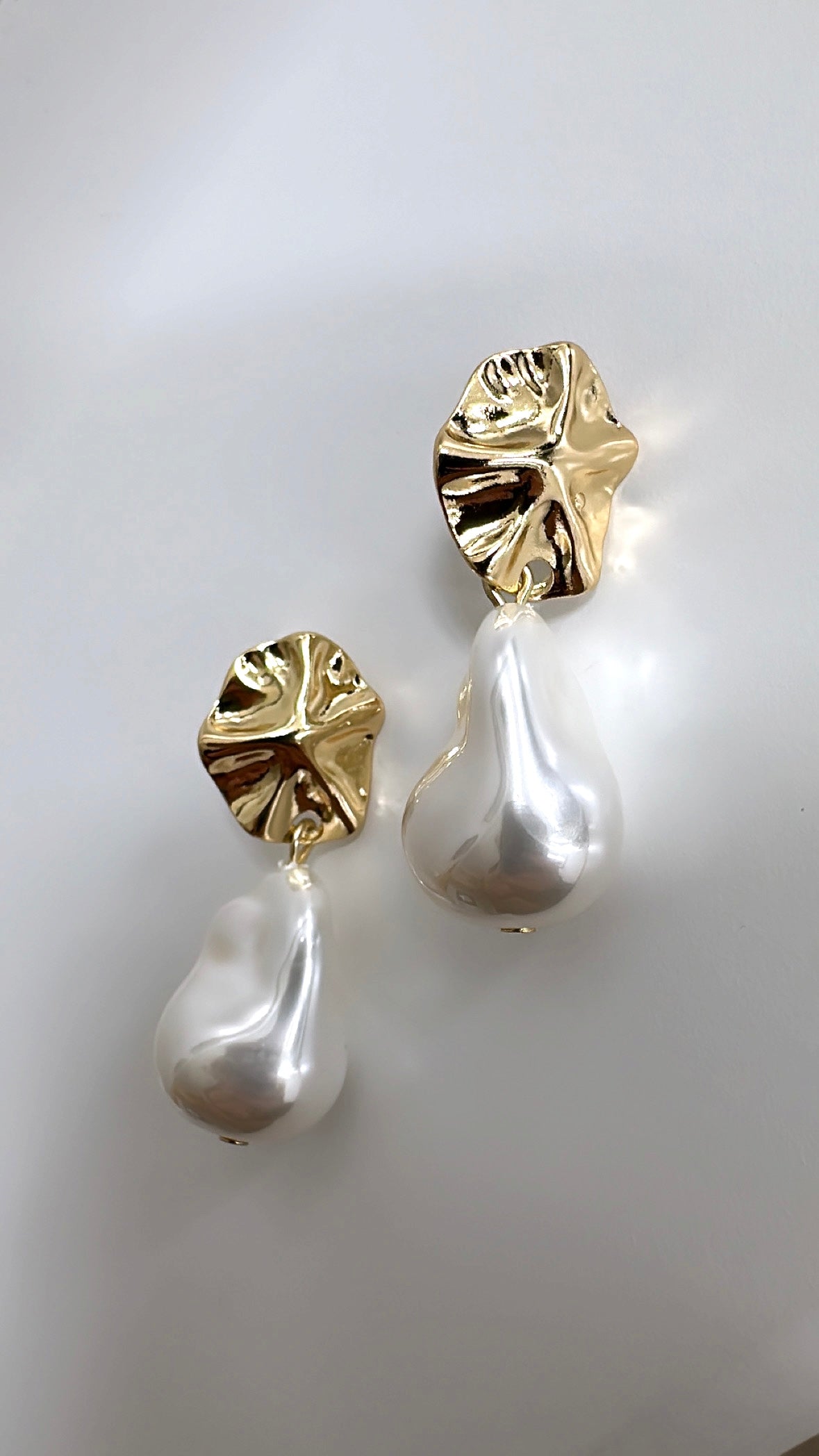 Indigo gold|pearl earring 