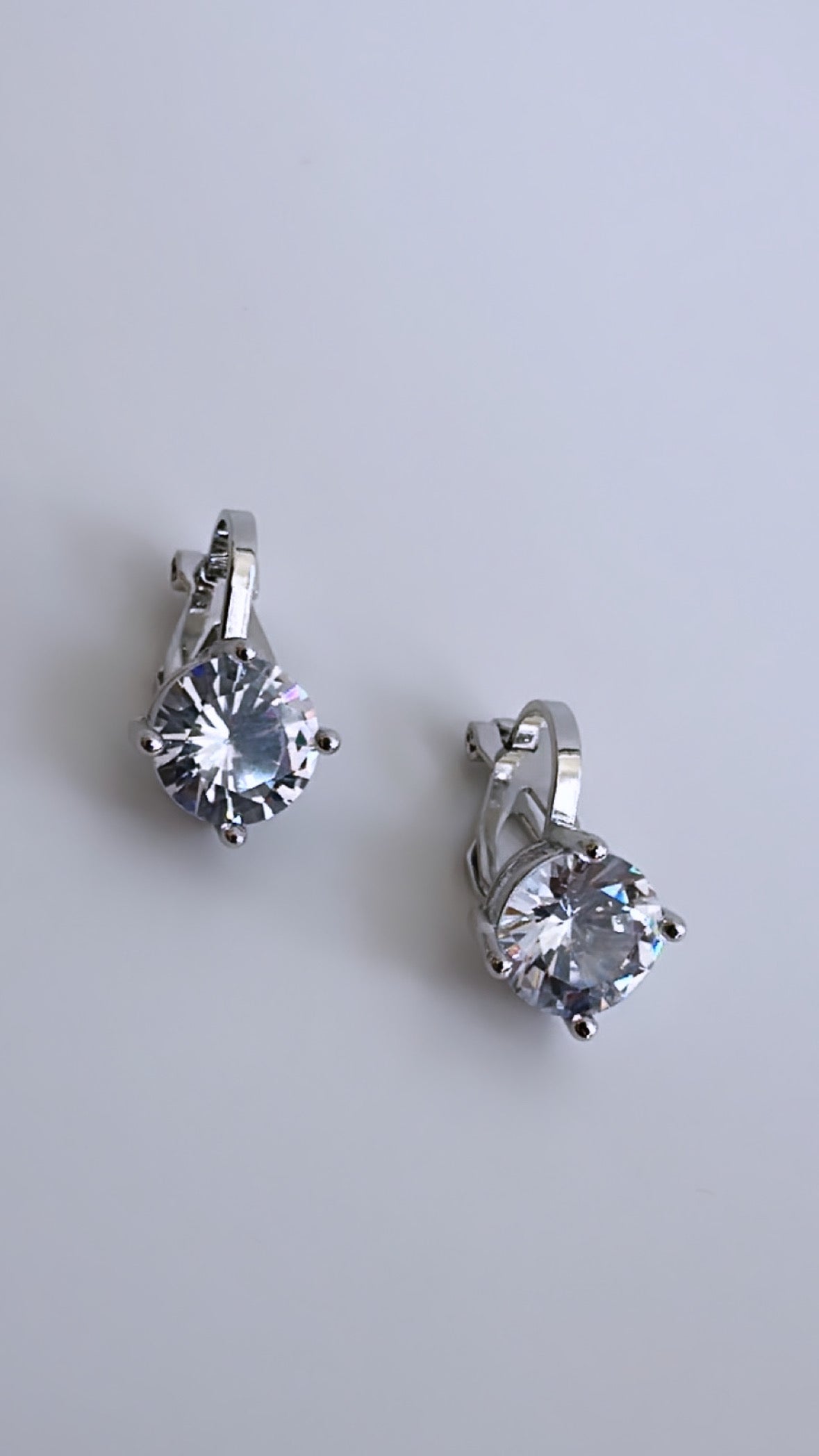 Libby silver clip on 