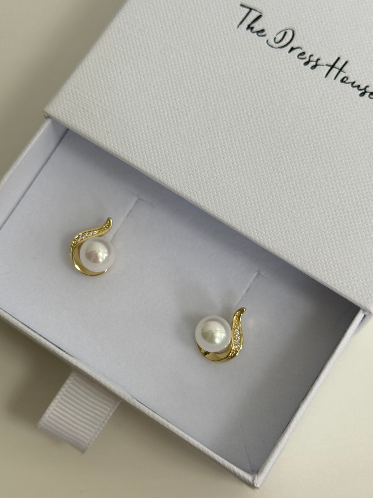 Chloe - Gold Pearl Earring