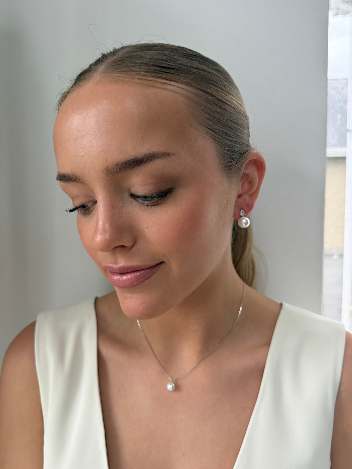 Isabella - Silver Pearl Necklace