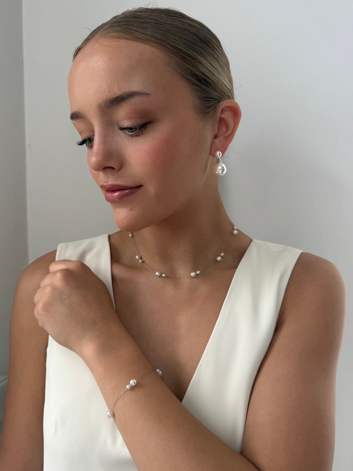 Carina - Silver Pearl Earring