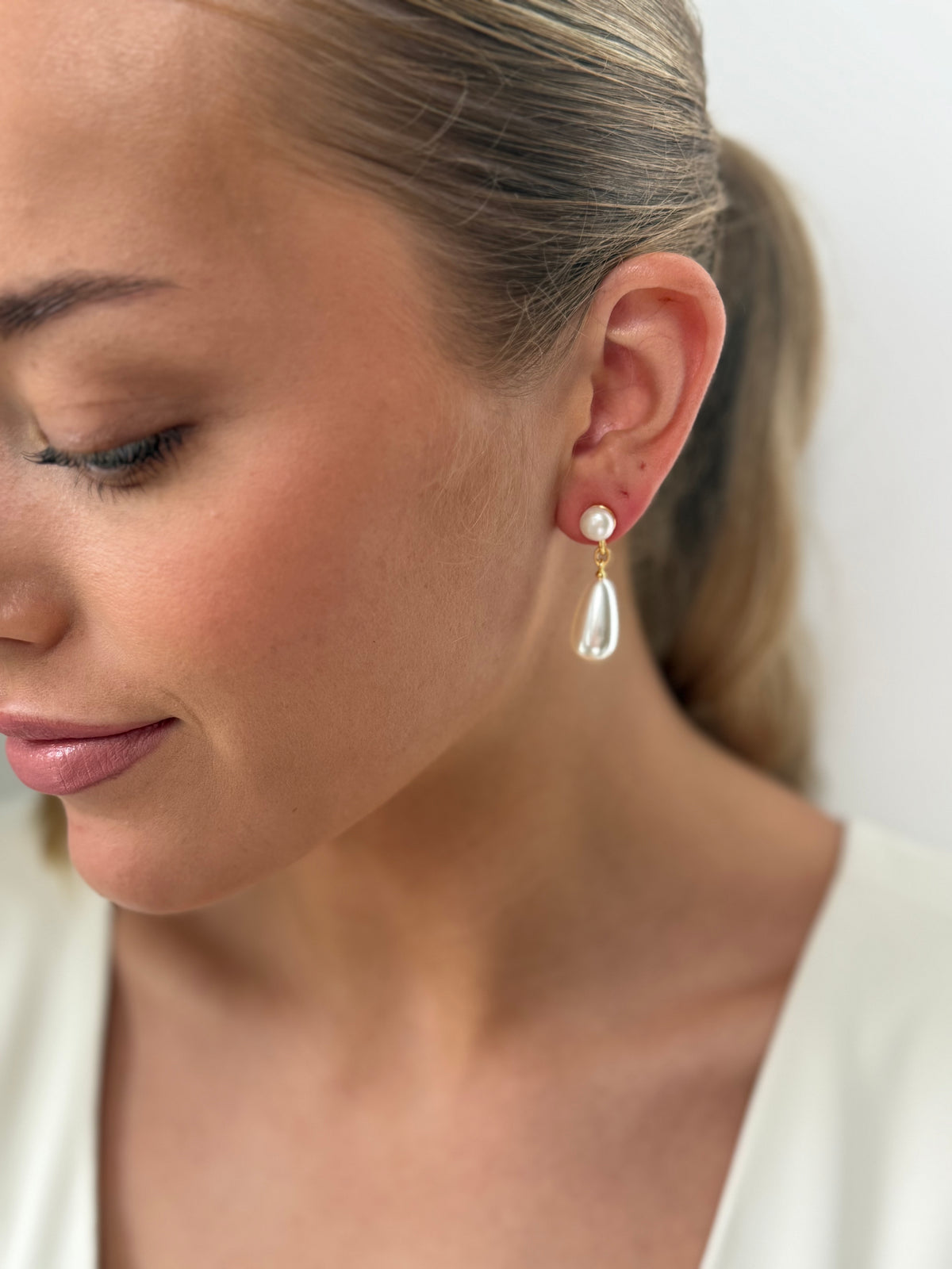 Catherine - Gold Pearl Earring