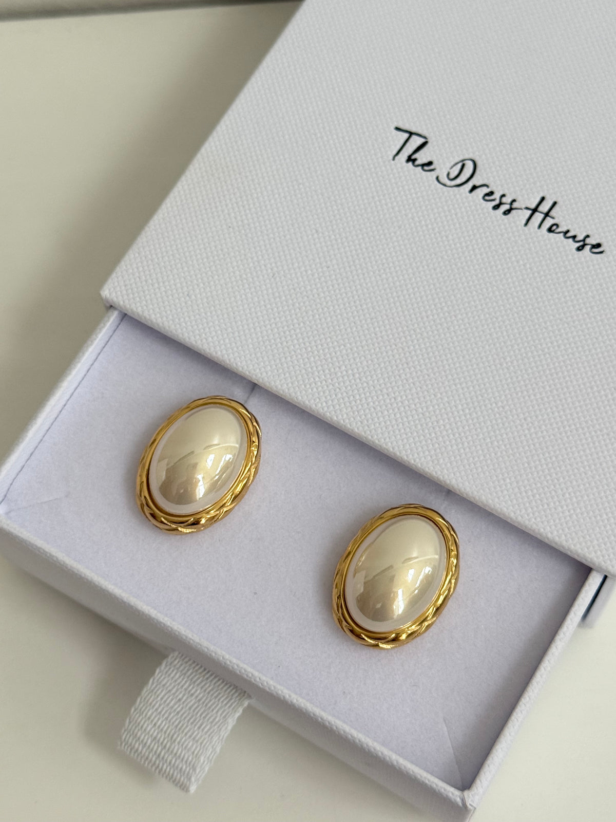 Elyna - Gold Pearl Earring