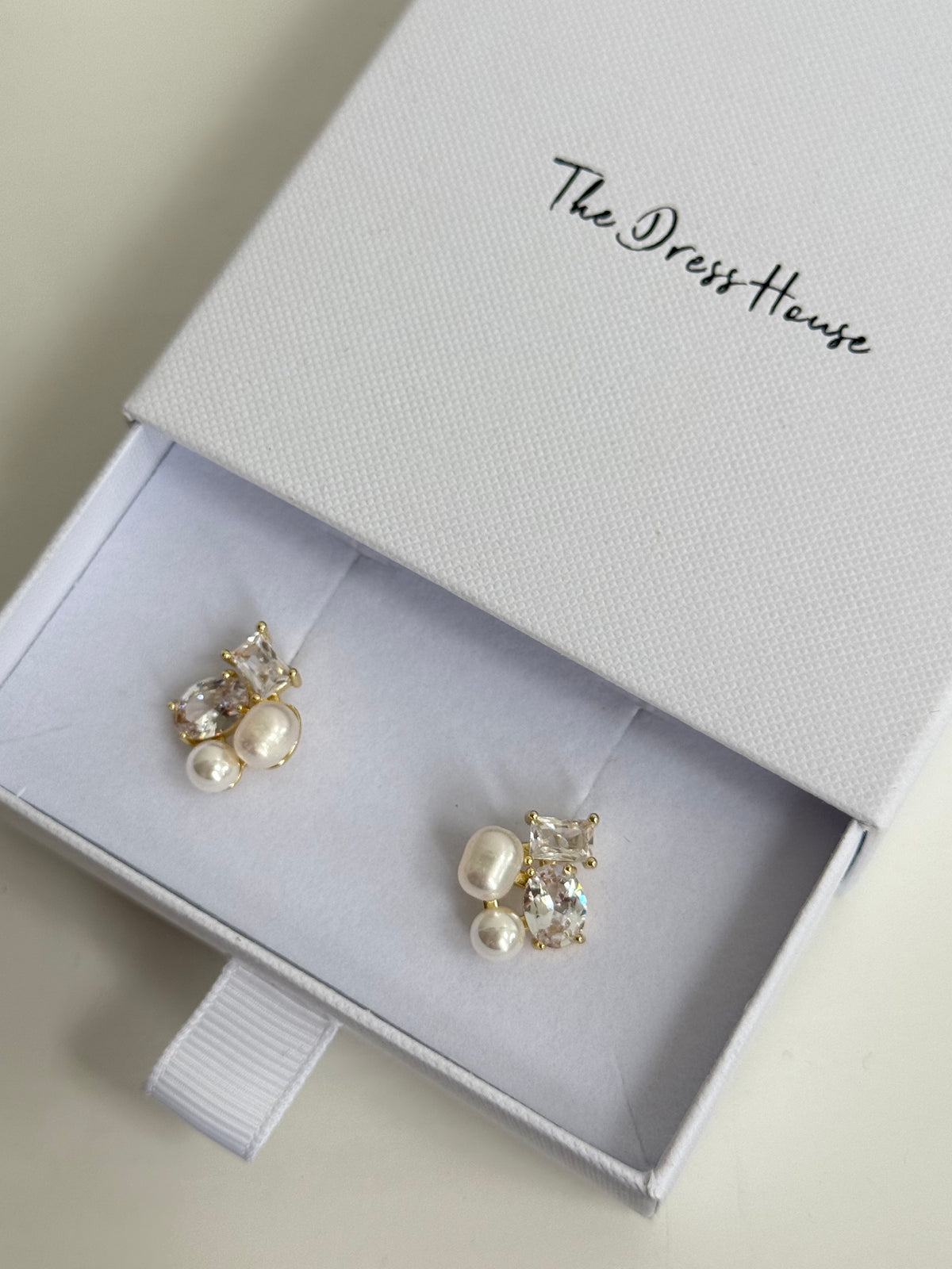Ally - Gold Pearl Stud Earring
