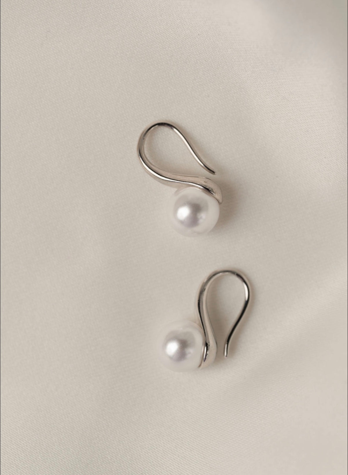Emily - Silver Pearl Earring