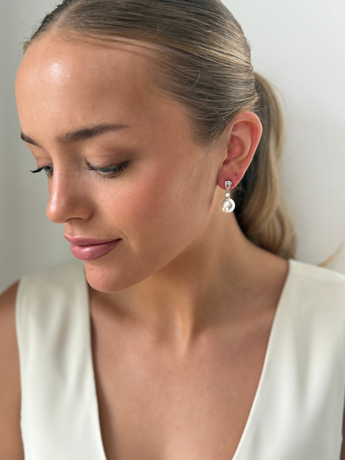 Lora - Silver Pearl Earring