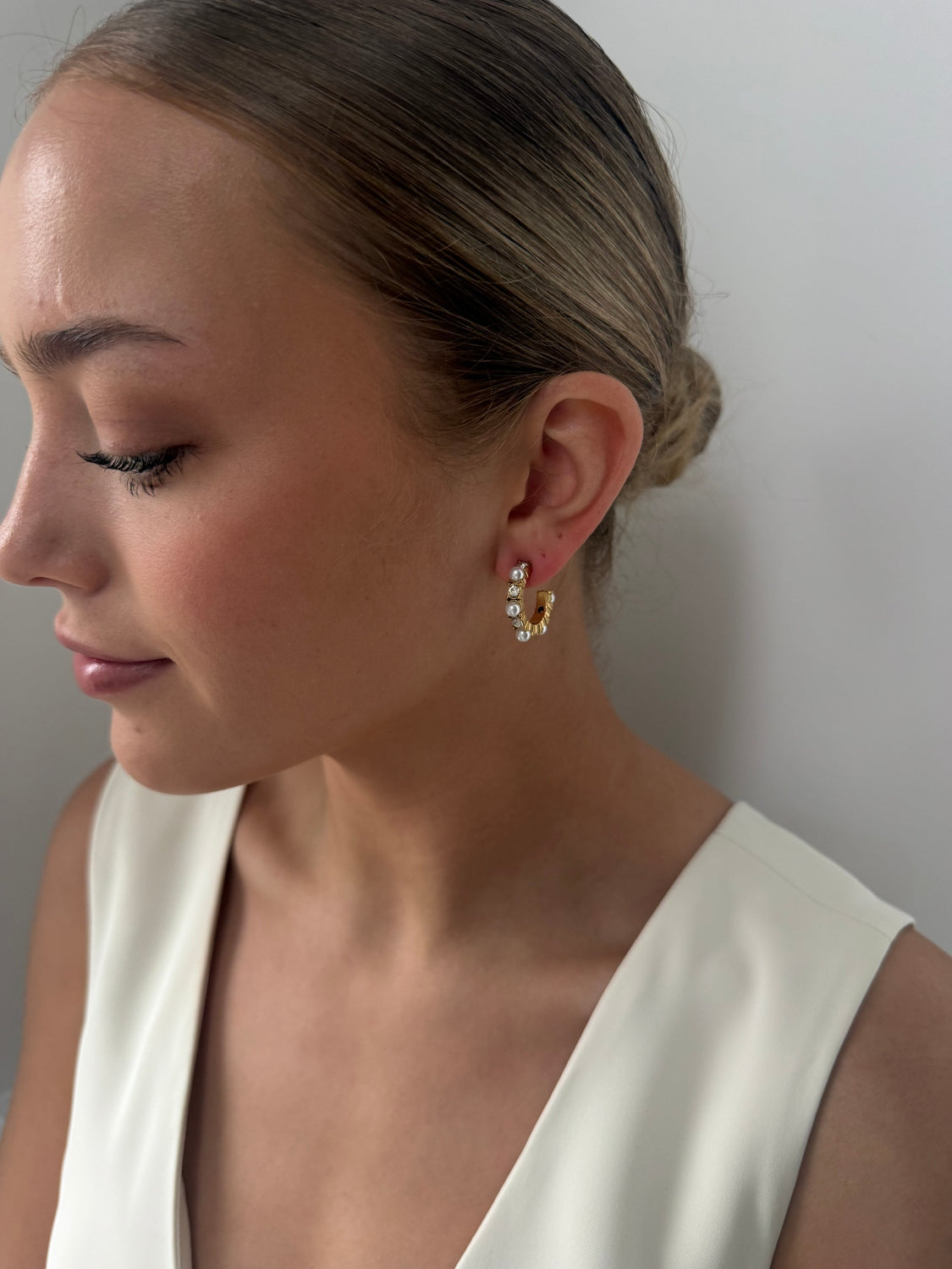 Chelsey - Gold Pearl Hoop Earring