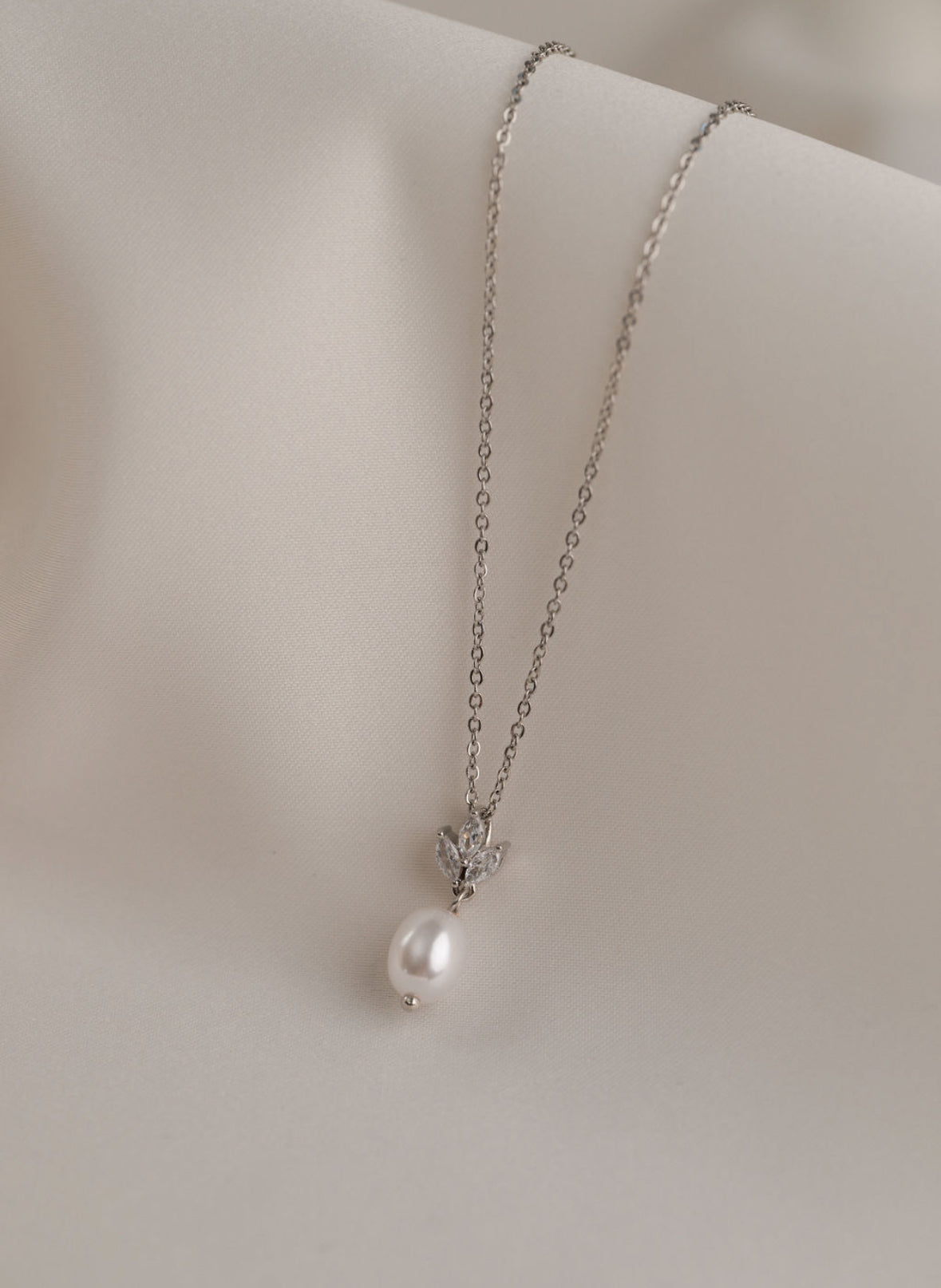 Willow - Silver Pearl Necklace