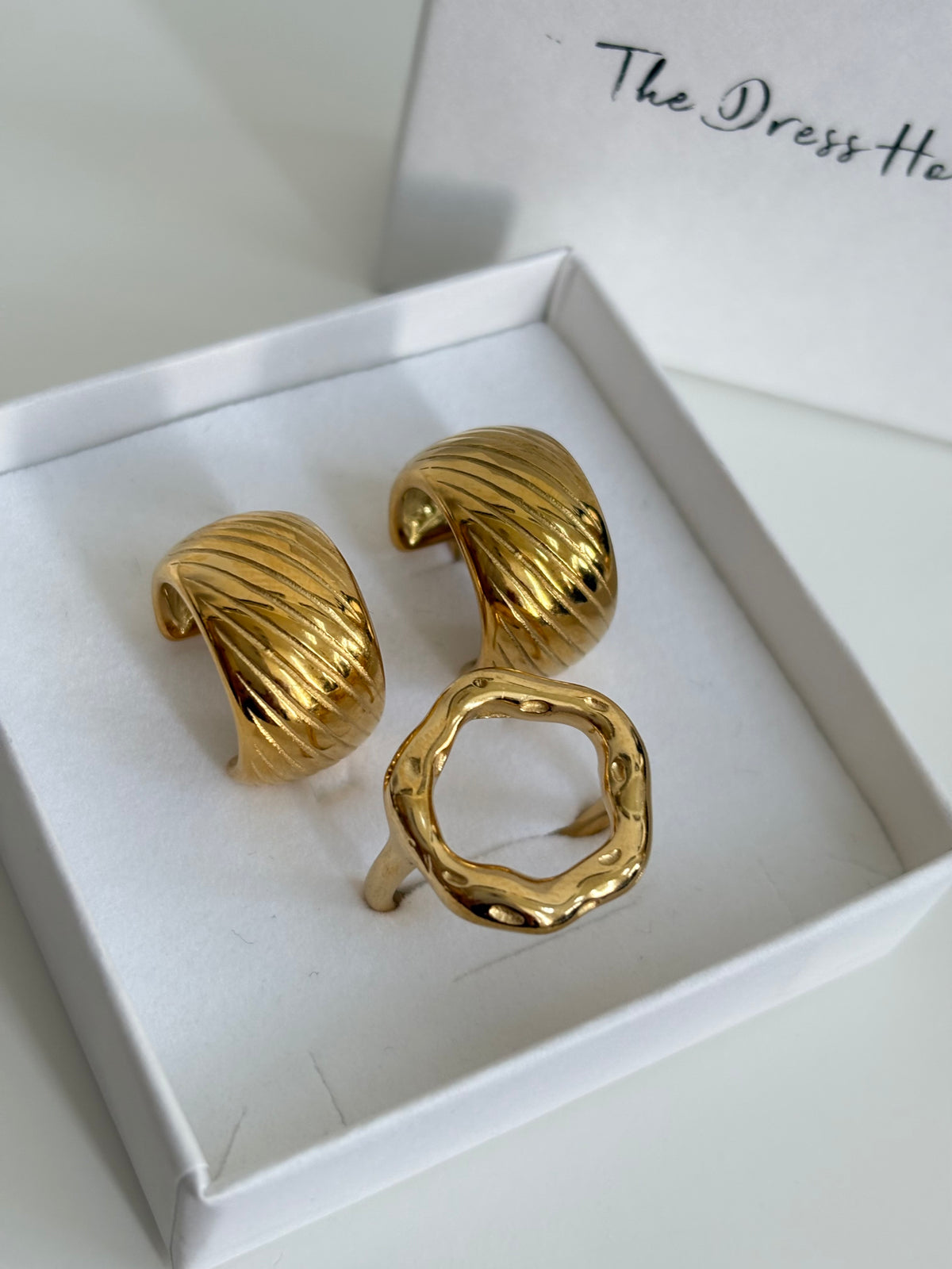Dress House Gift Box 52 - Gold Earring Ring