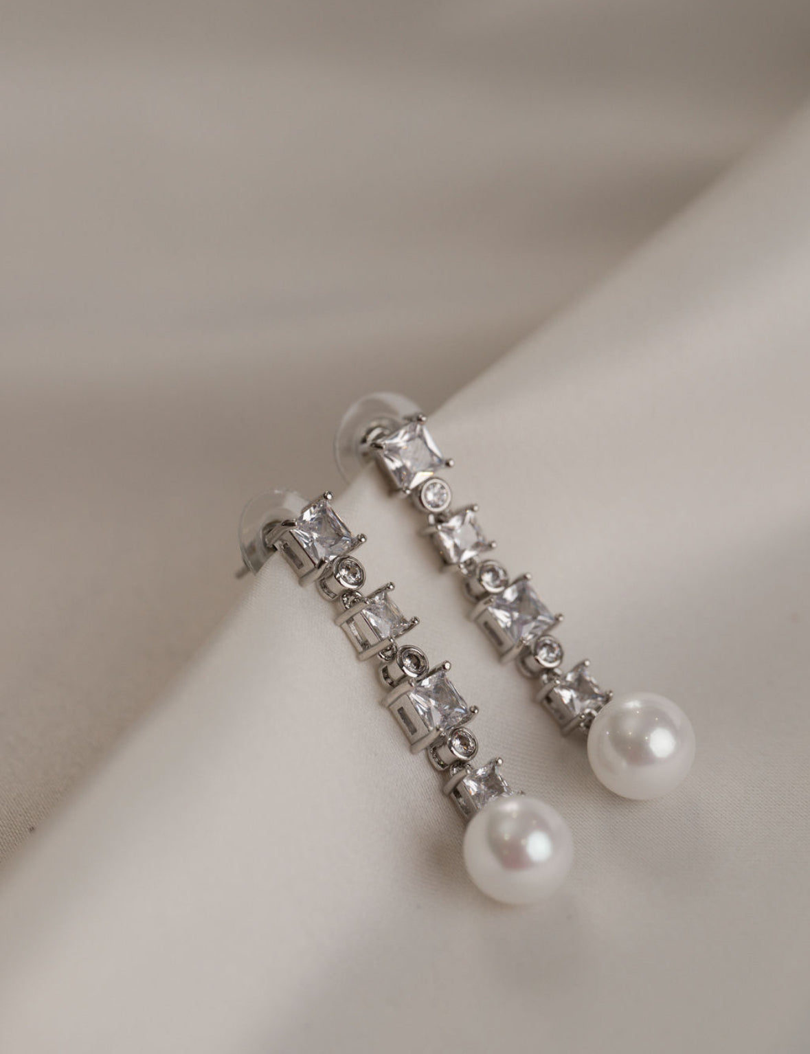 Rose - Silver Pearl Earring