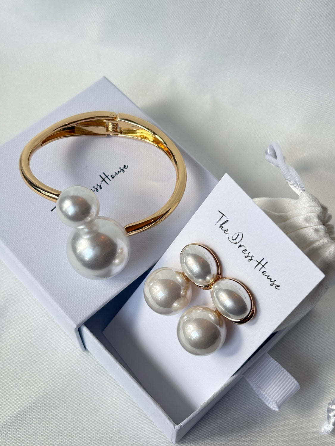 Lisa Evelyn - Pearl Gold Bangle Earring Set