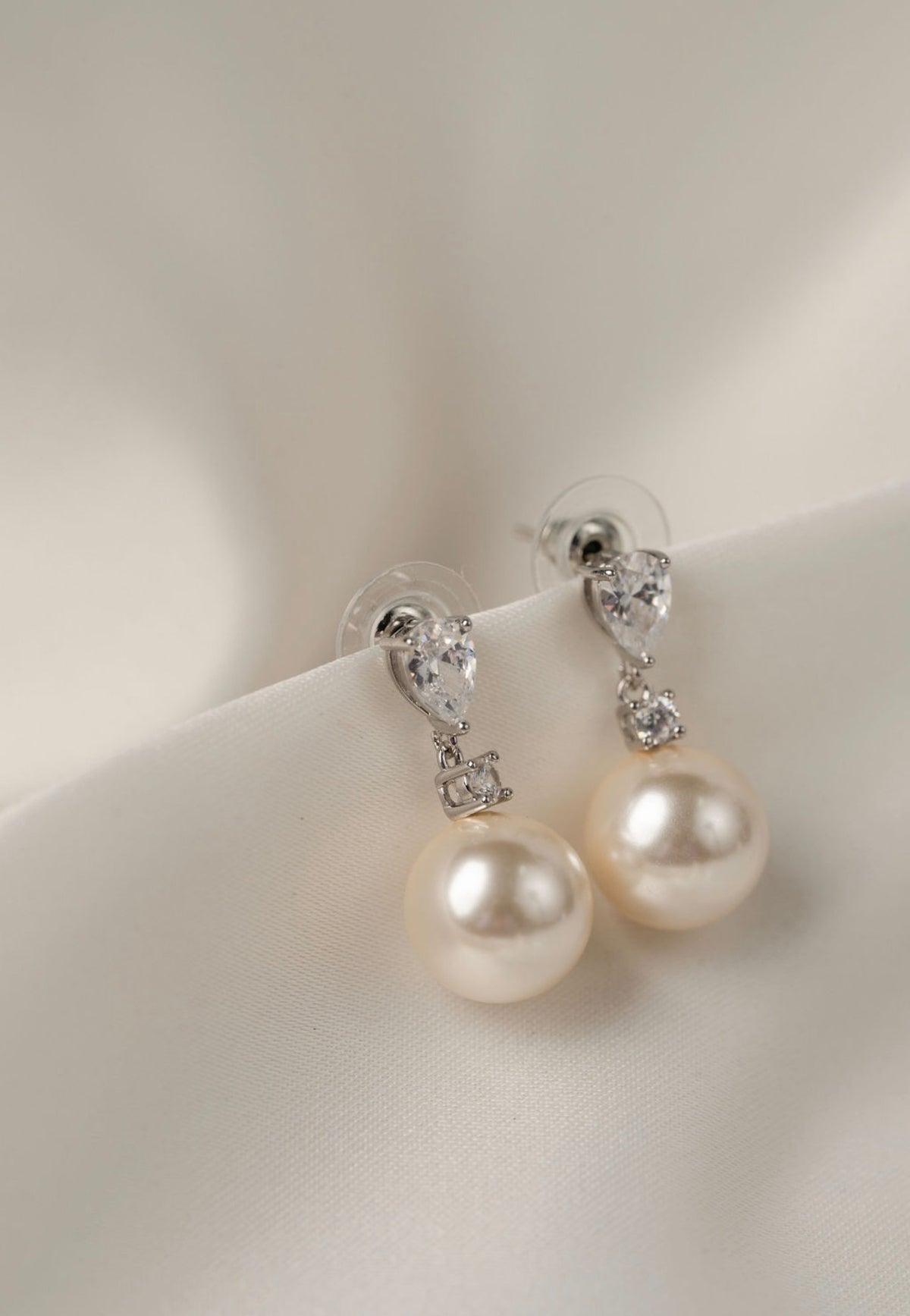 Lora - Silver Pearl Earring
