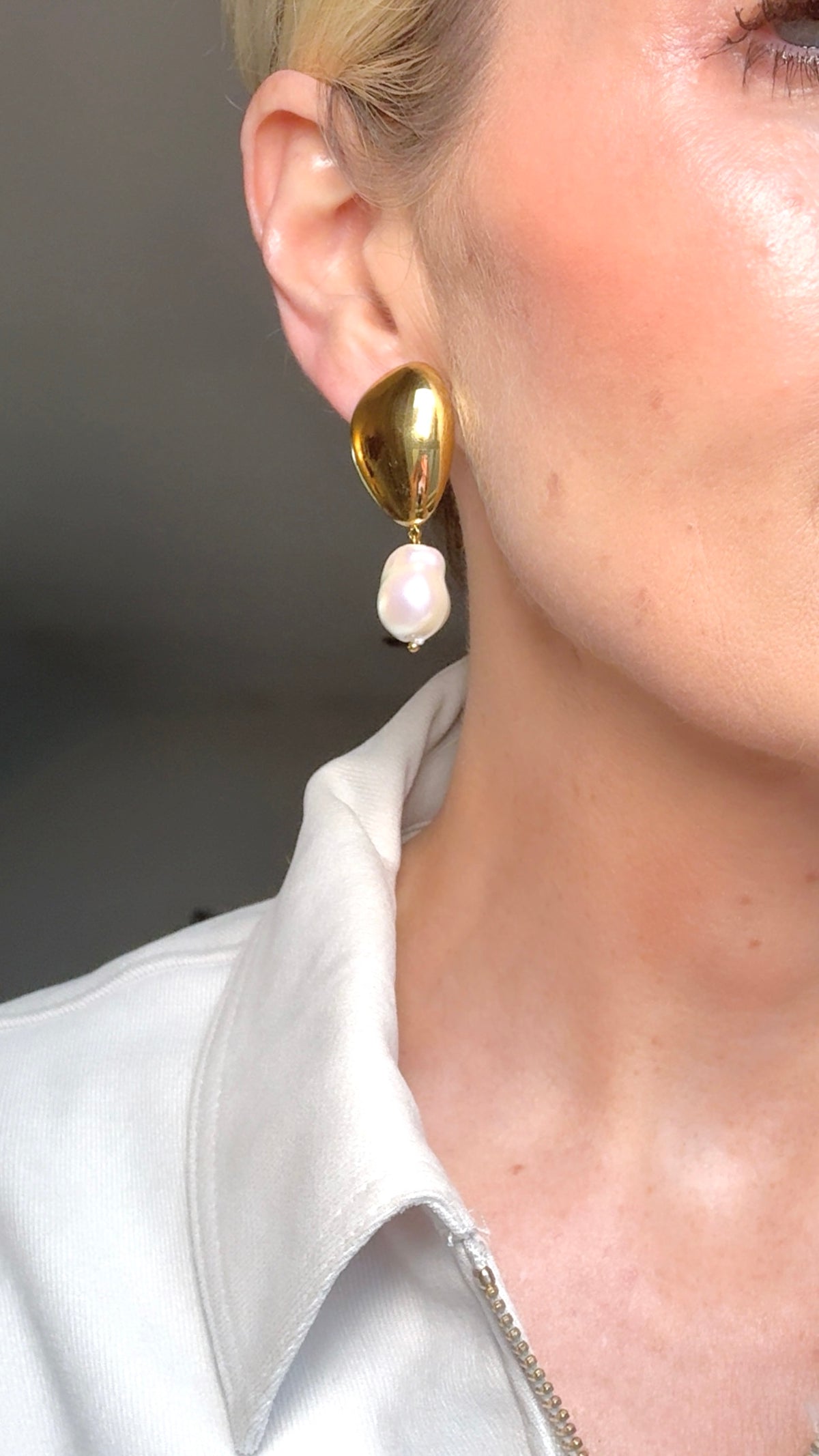 Florence - Gold Iridescent Pearl Earring