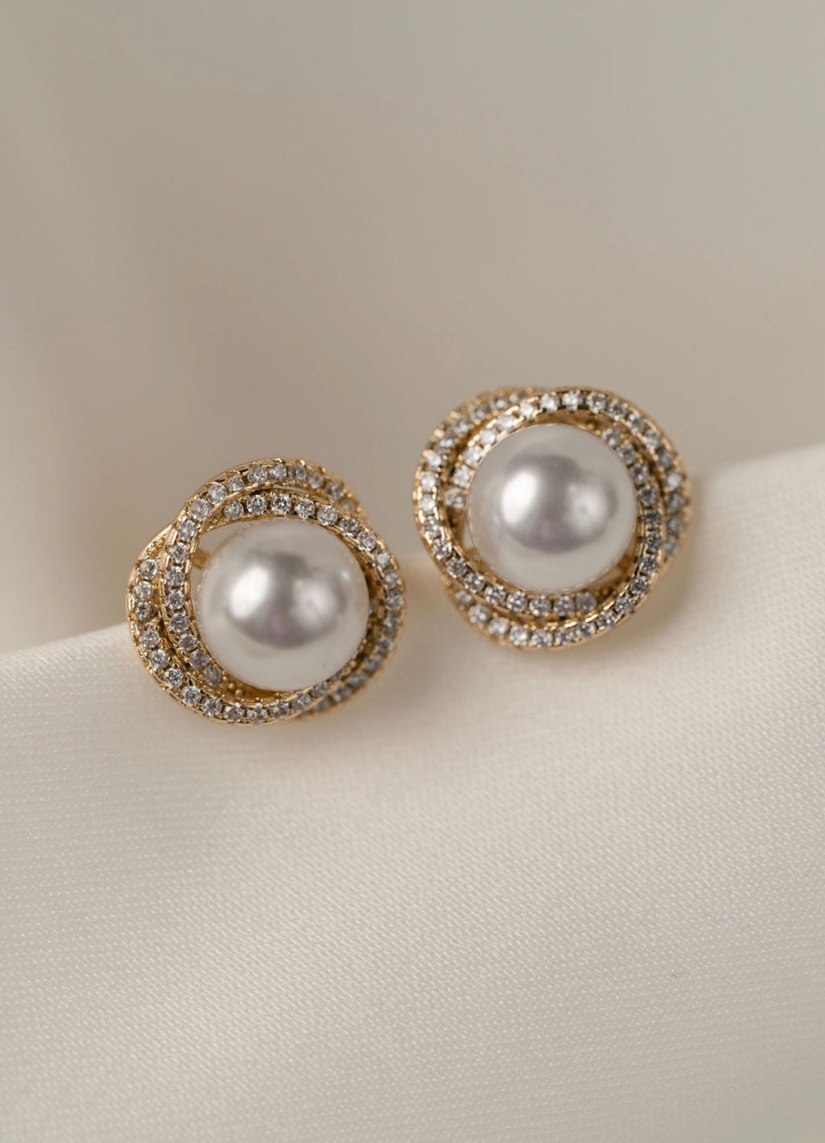 Afa - Gold Pearl Earring