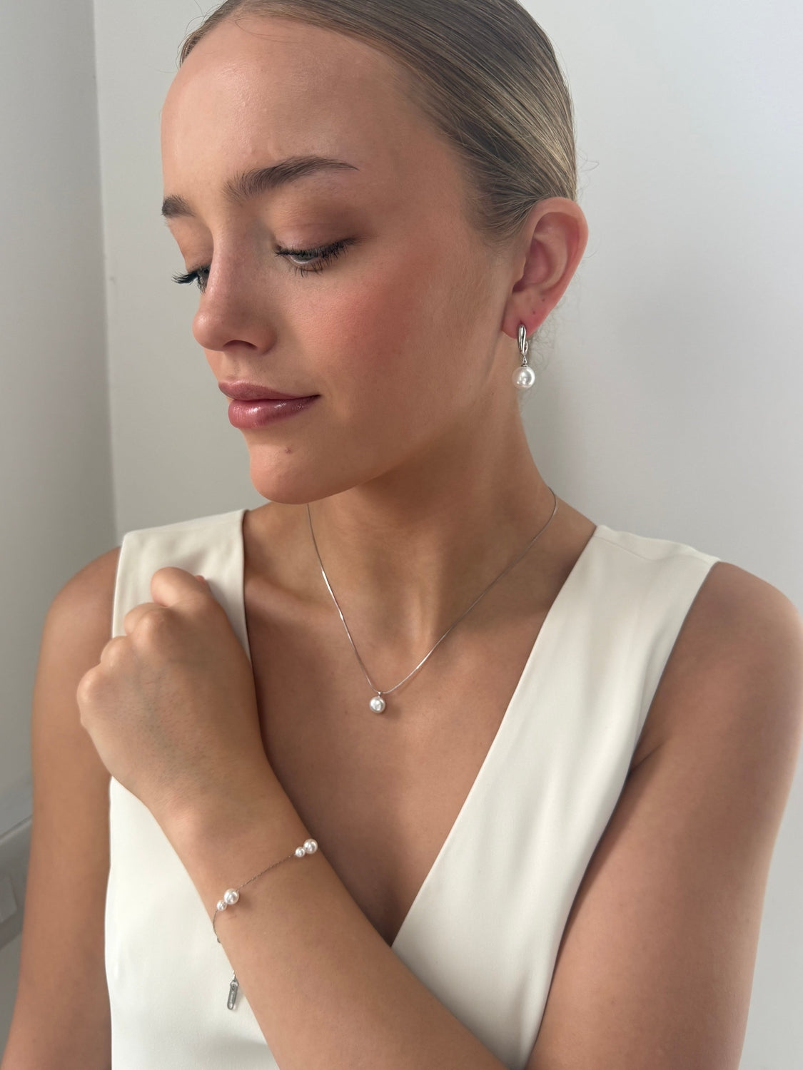 Demi - Silver Pearl Earring