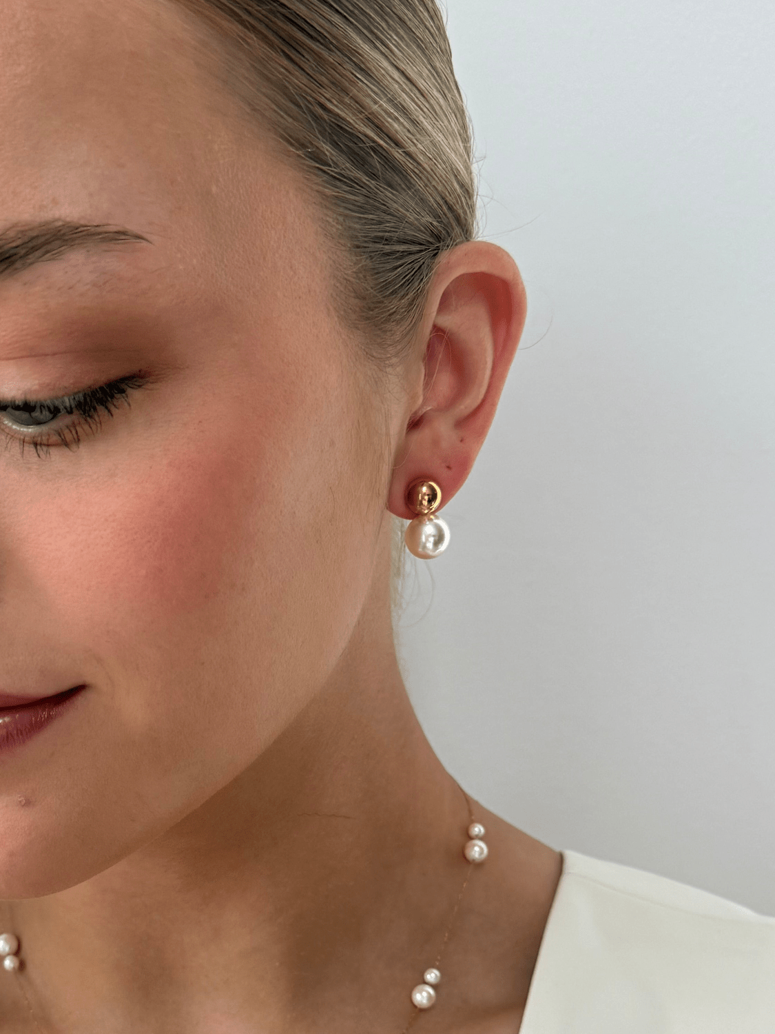 Vera - Pearl Gold Earring