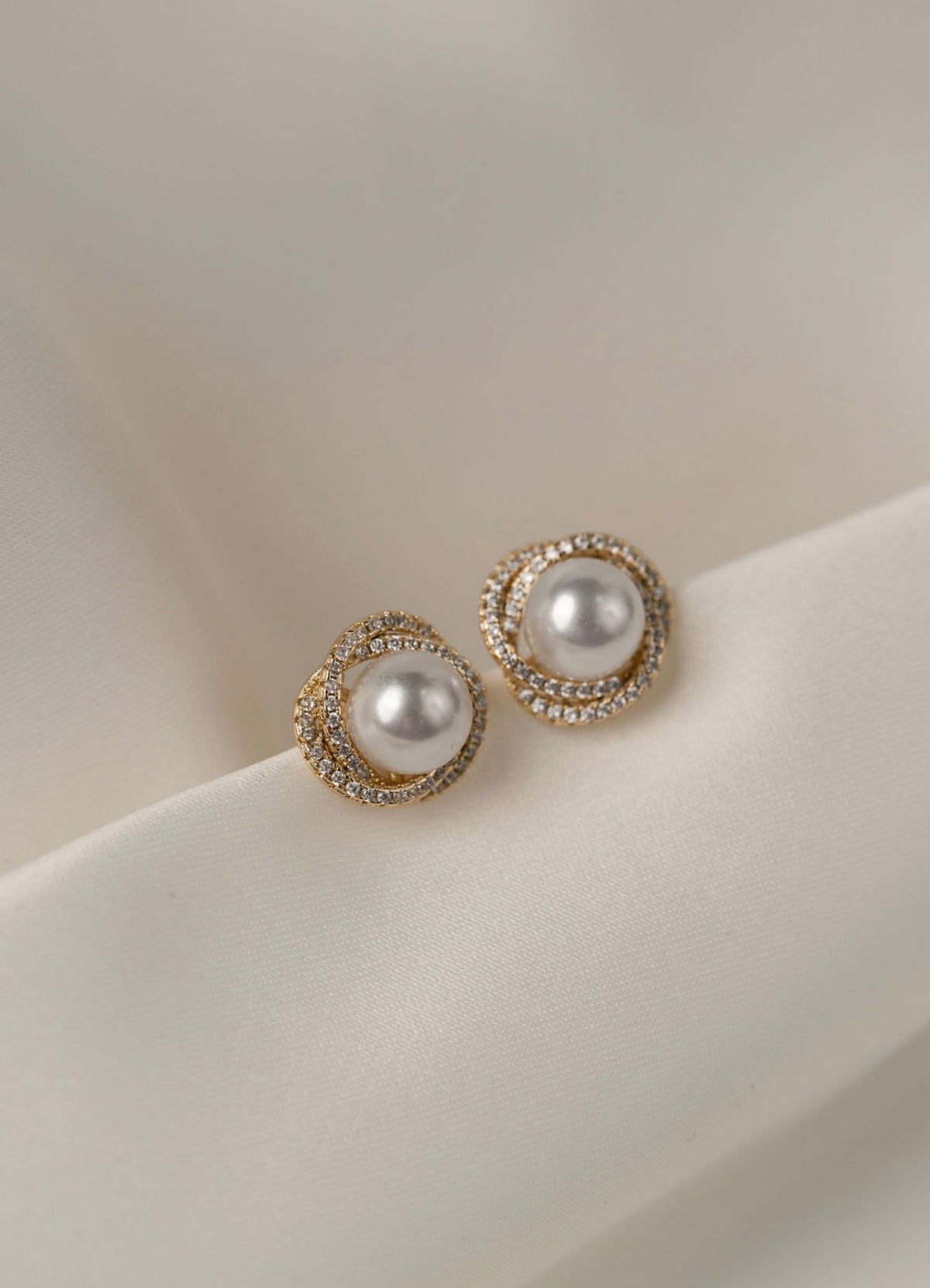 Afa - Gold Pearl Earring